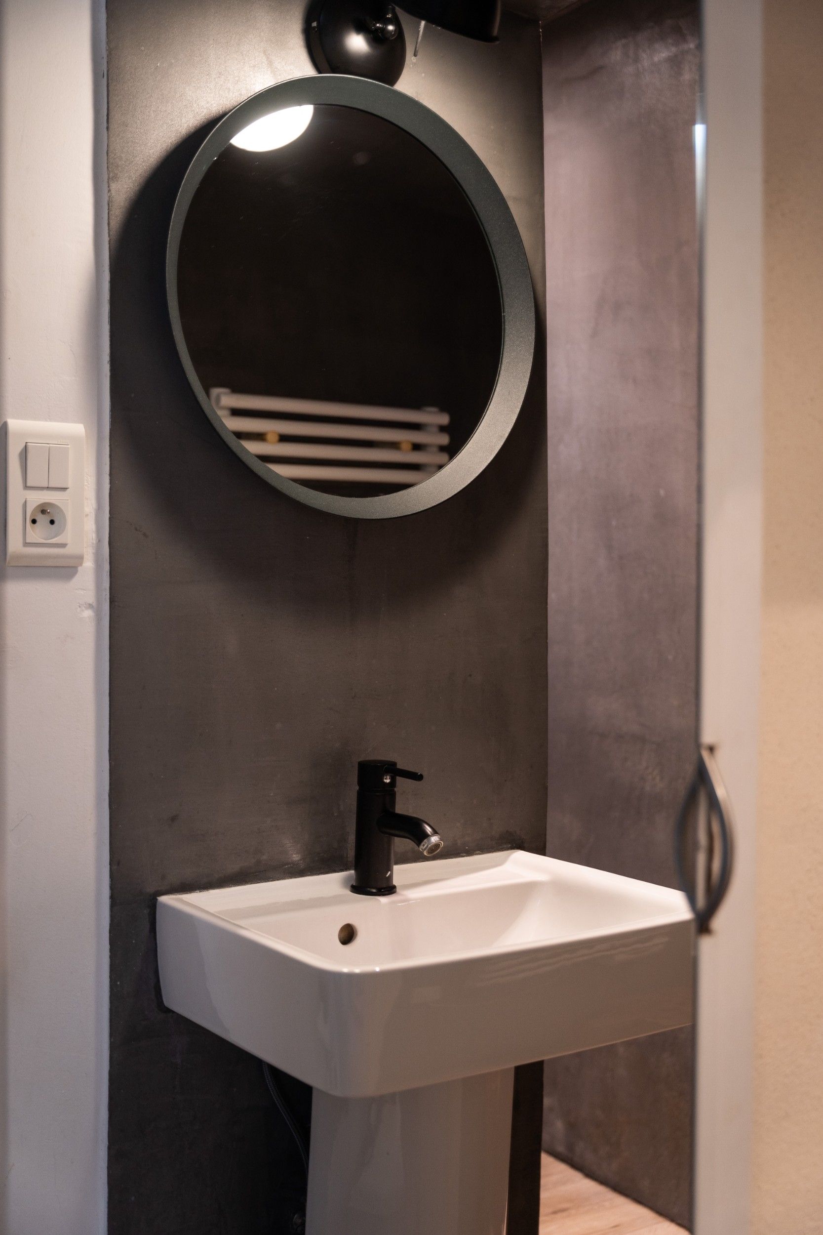 prestigious apartment 4 Rooms for sale on LA ROCHELLE (17000)