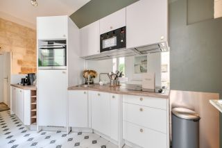 prestigious apartment 4 Rooms for sale on LA ROCHELLE (17000)