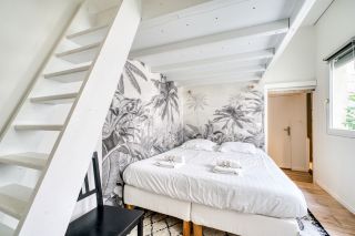 prestigious apartment 4 Rooms for sale on LA ROCHELLE (17000)