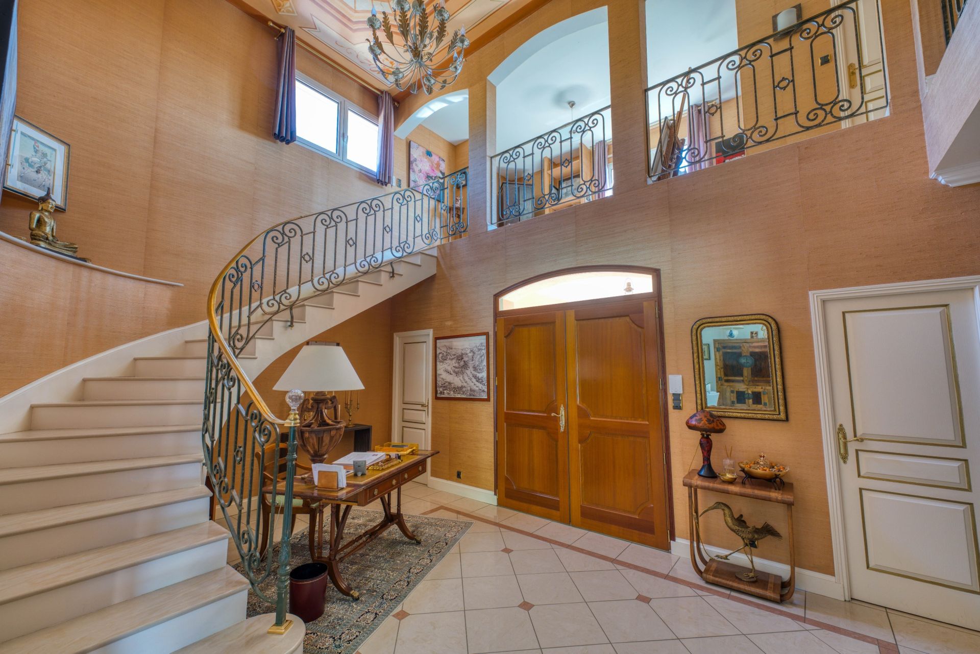 prestigious house 8 Rooms for sale on LAGORD (17140)