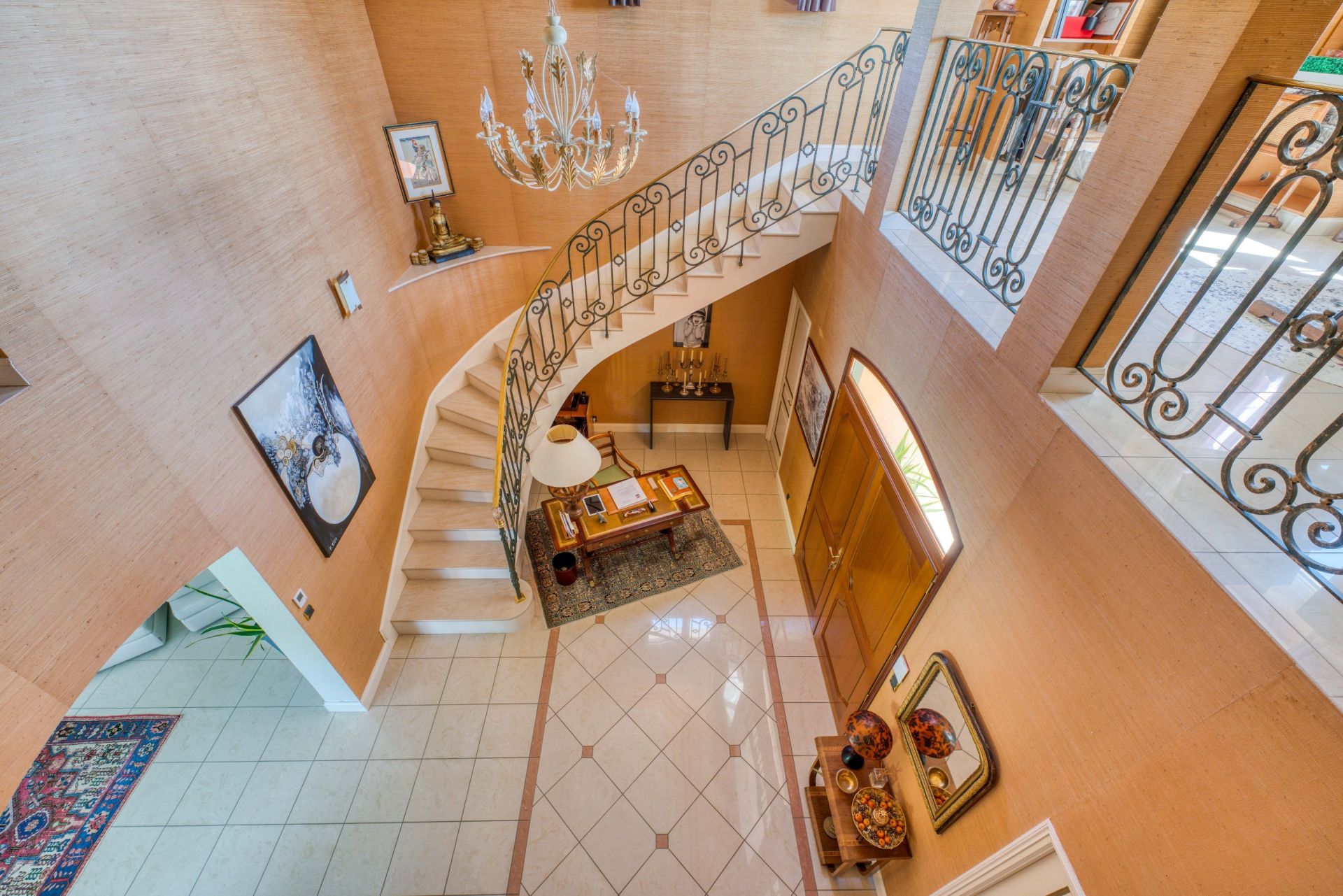 prestigious house 8 Rooms for sale on LAGORD (17140)
