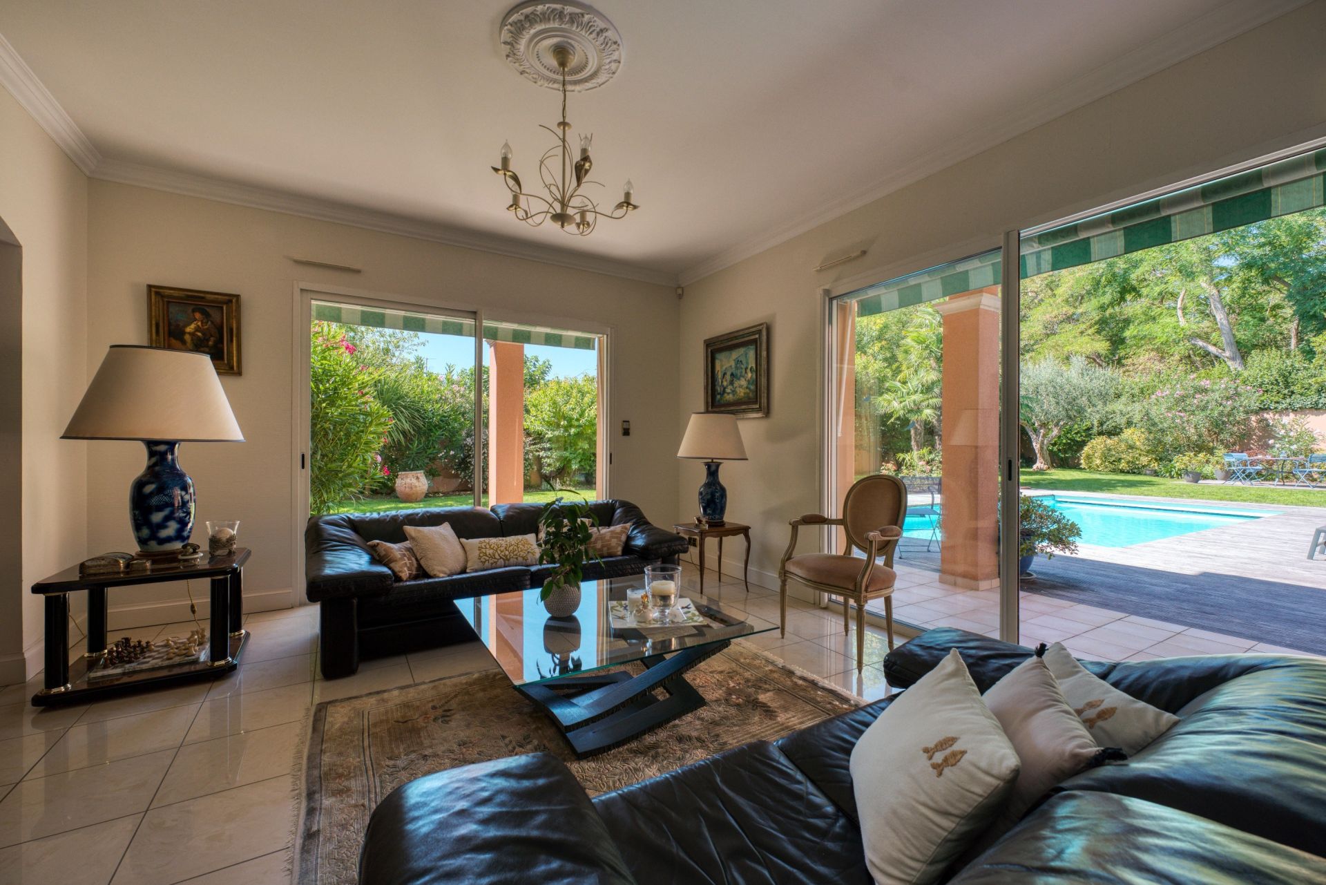 prestigious house 8 Rooms for sale on LAGORD (17140)