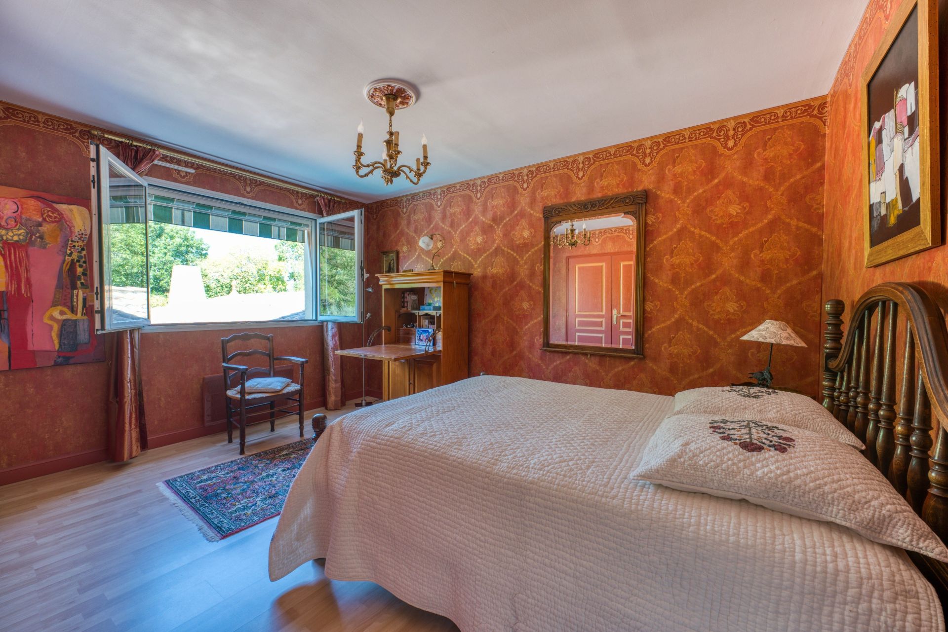 prestigious house 8 Rooms for sale on LAGORD (17140)