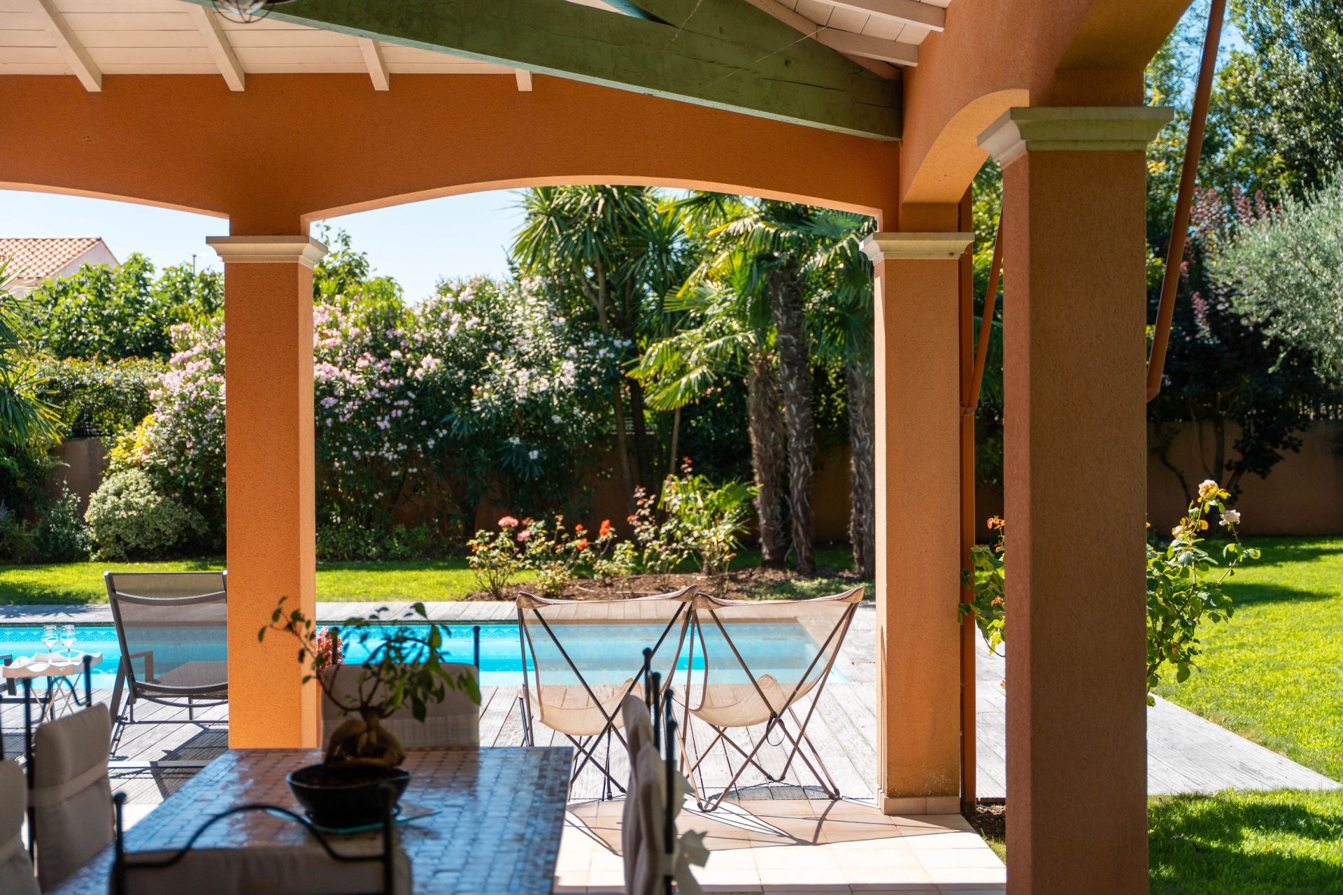 prestigious house 8 Rooms for sale on LAGORD (17140)