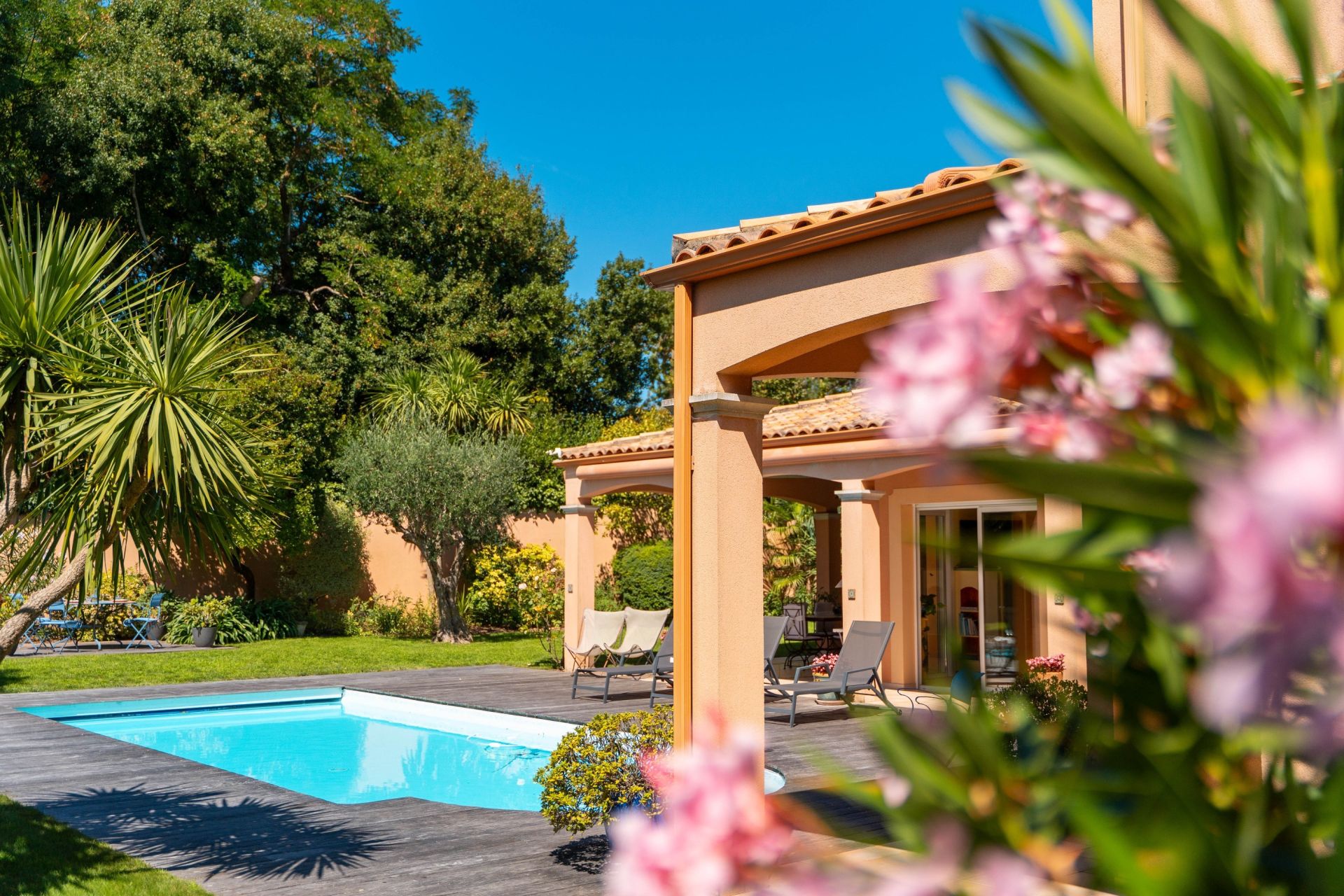 maison de prestige 8 Pièces en vente sur LAGORD (17140)