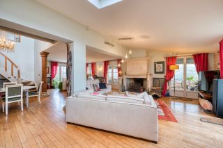 propriété de prestige 7 Pièces en vente sur YVES (17340)