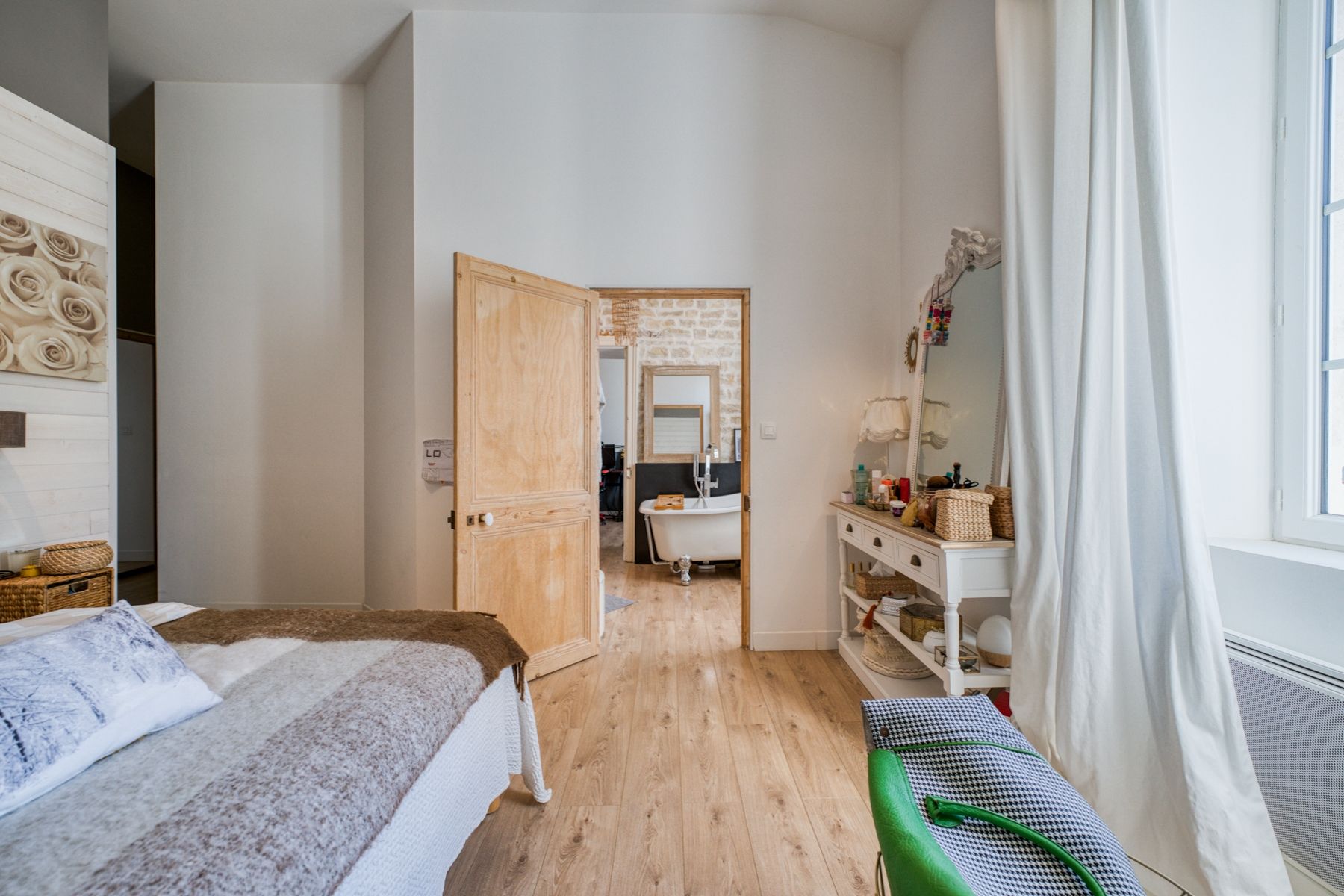 prestigious house 7 Rooms for sale on LA ROCHELLE (17000)