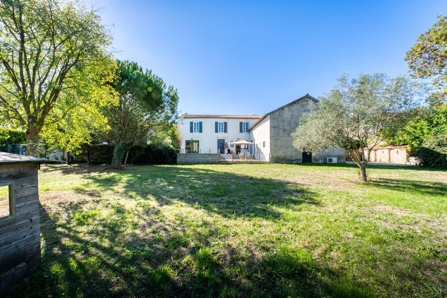prestigious house 7 Rooms for sale on LA ROCHELLE (17000)