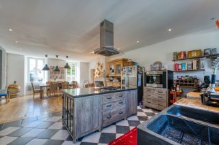 maison de prestige 7 Pièces en vente sur STE SOULLE (17220)