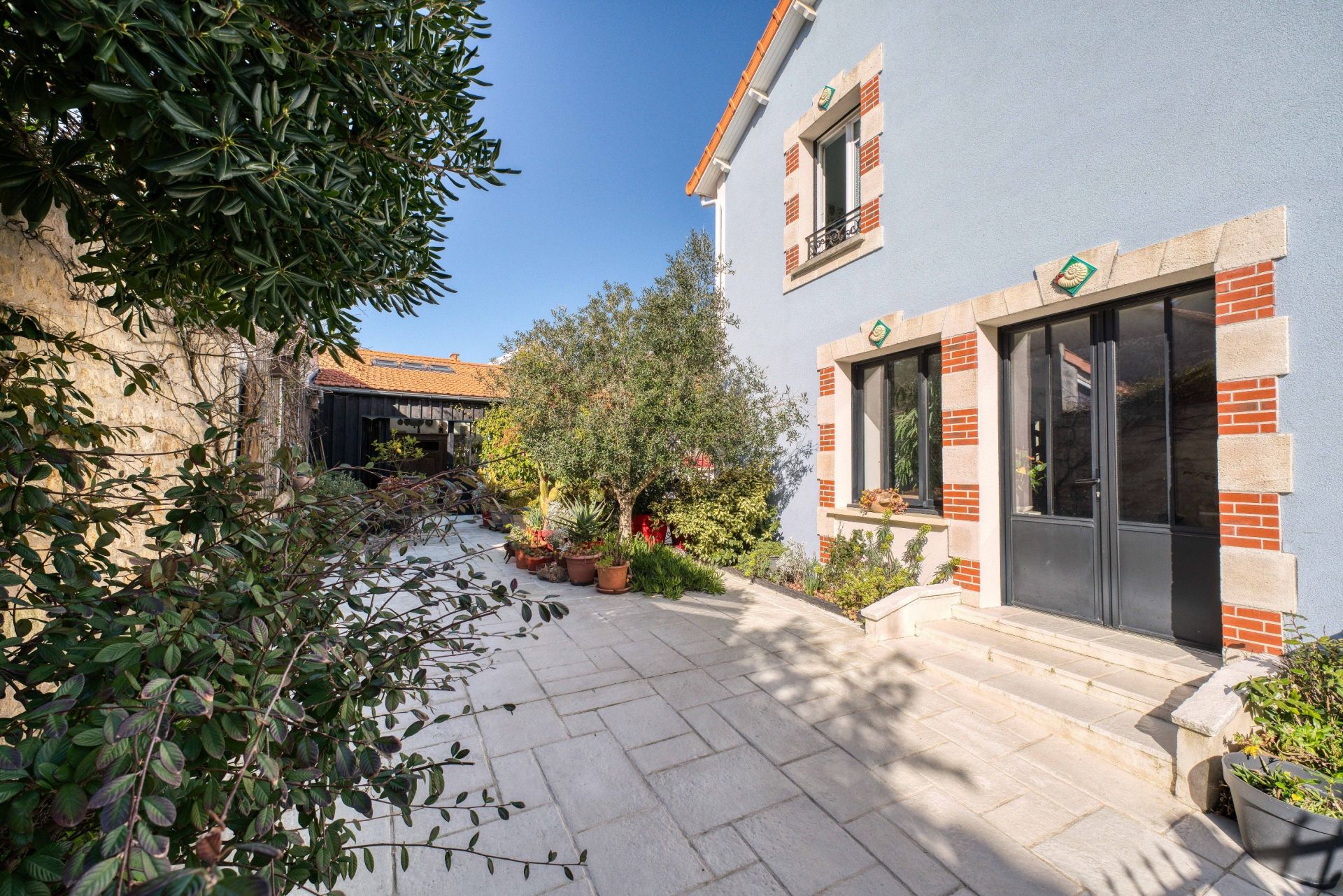 prestigious traditional house 5 Rooms for sale on CHATELAILLON PLAGE (17340)