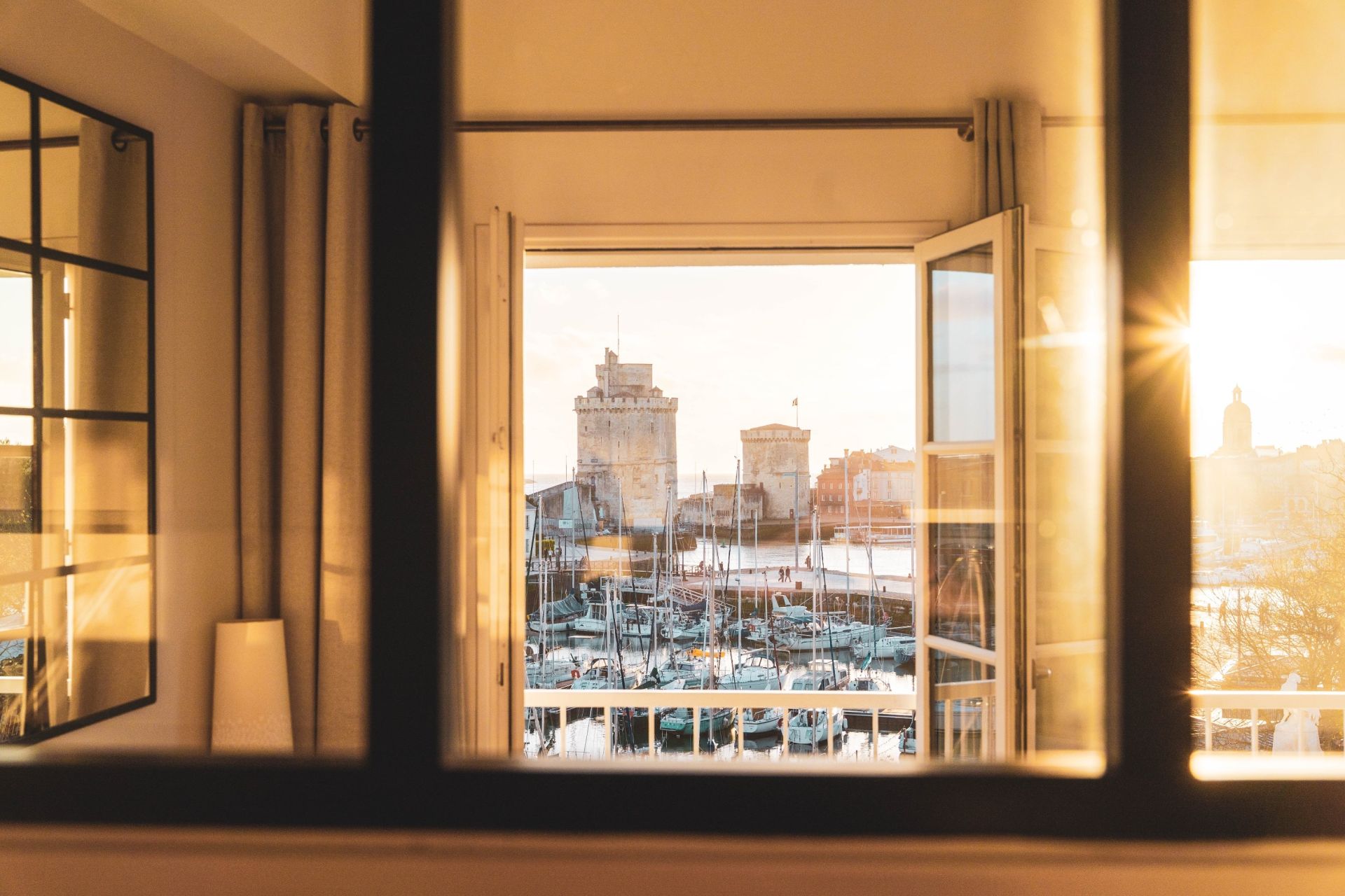 prestigious apartment 5 Rooms for sale on LA ROCHELLE (17000)