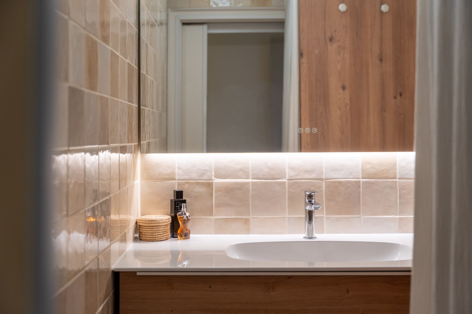 prestigious apartment 5 Rooms for sale on LA ROCHELLE (17000)