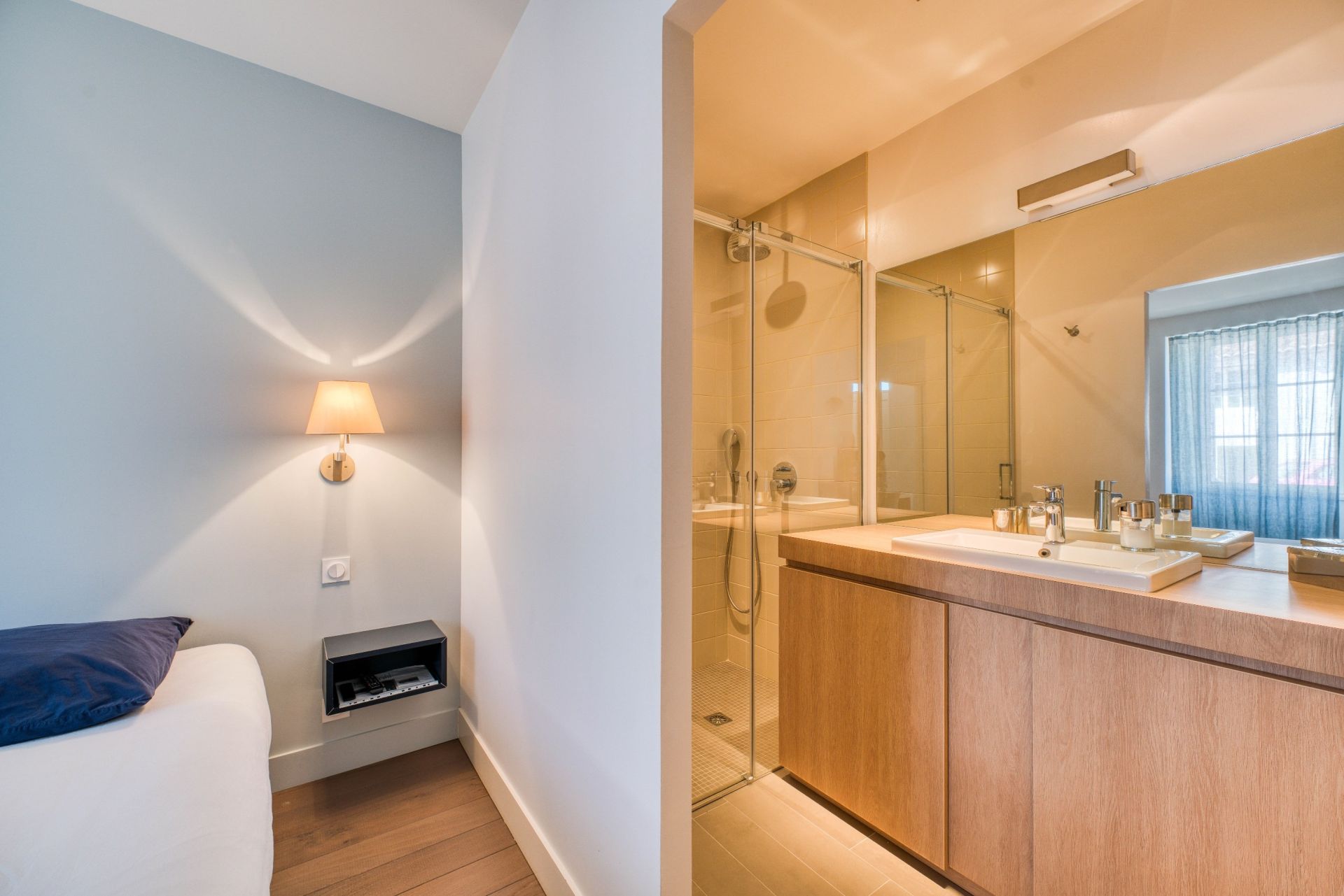 prestigious house 7 Rooms for sale on LA FLOTTE (17630)