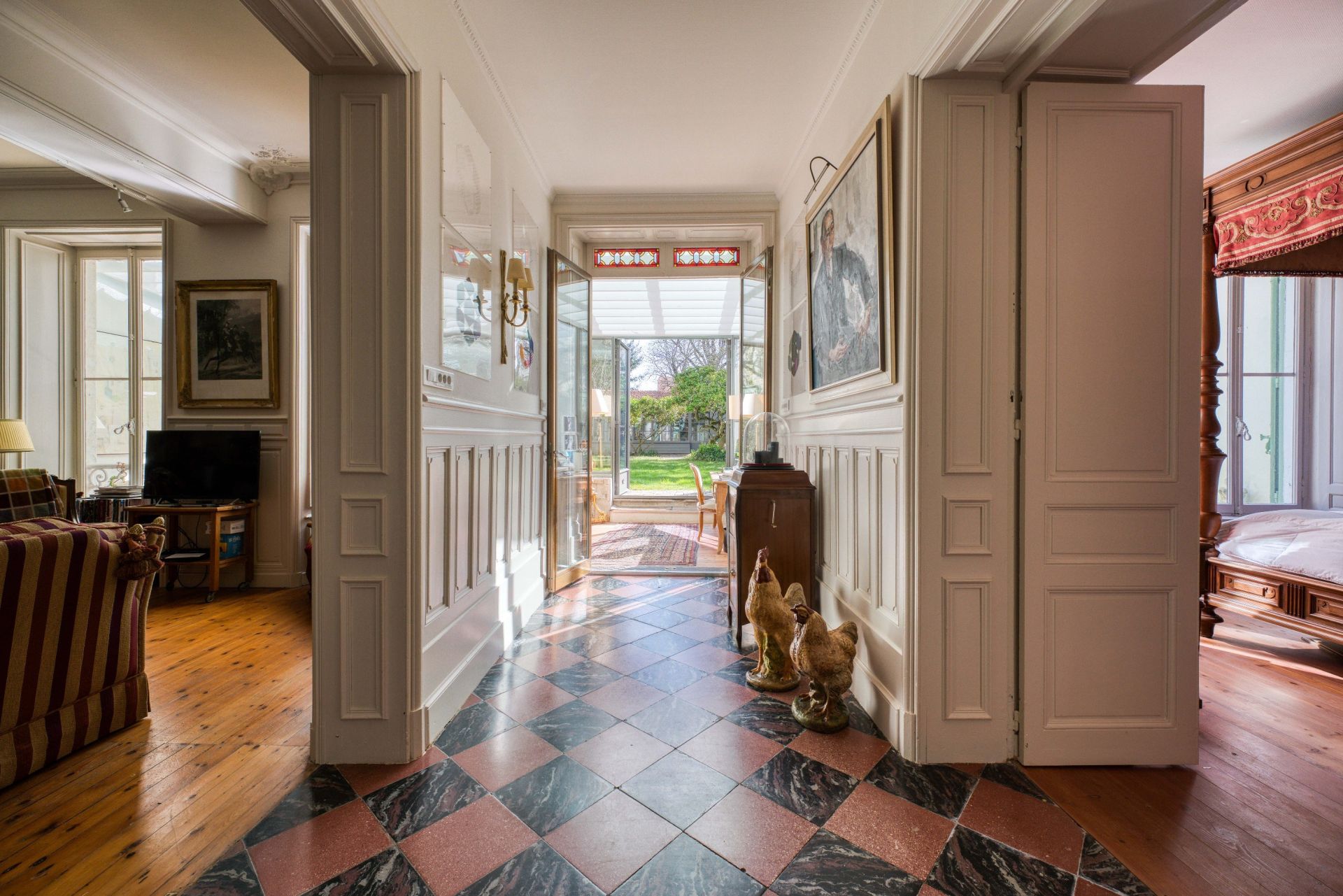 prestigious apartment 4 Rooms for sale on LA ROCHELLE (17000)