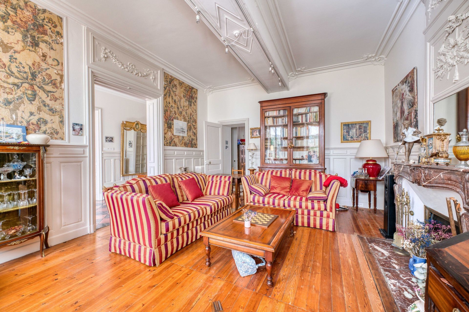 prestigious apartment 4 Rooms for sale on LA ROCHELLE (17000)