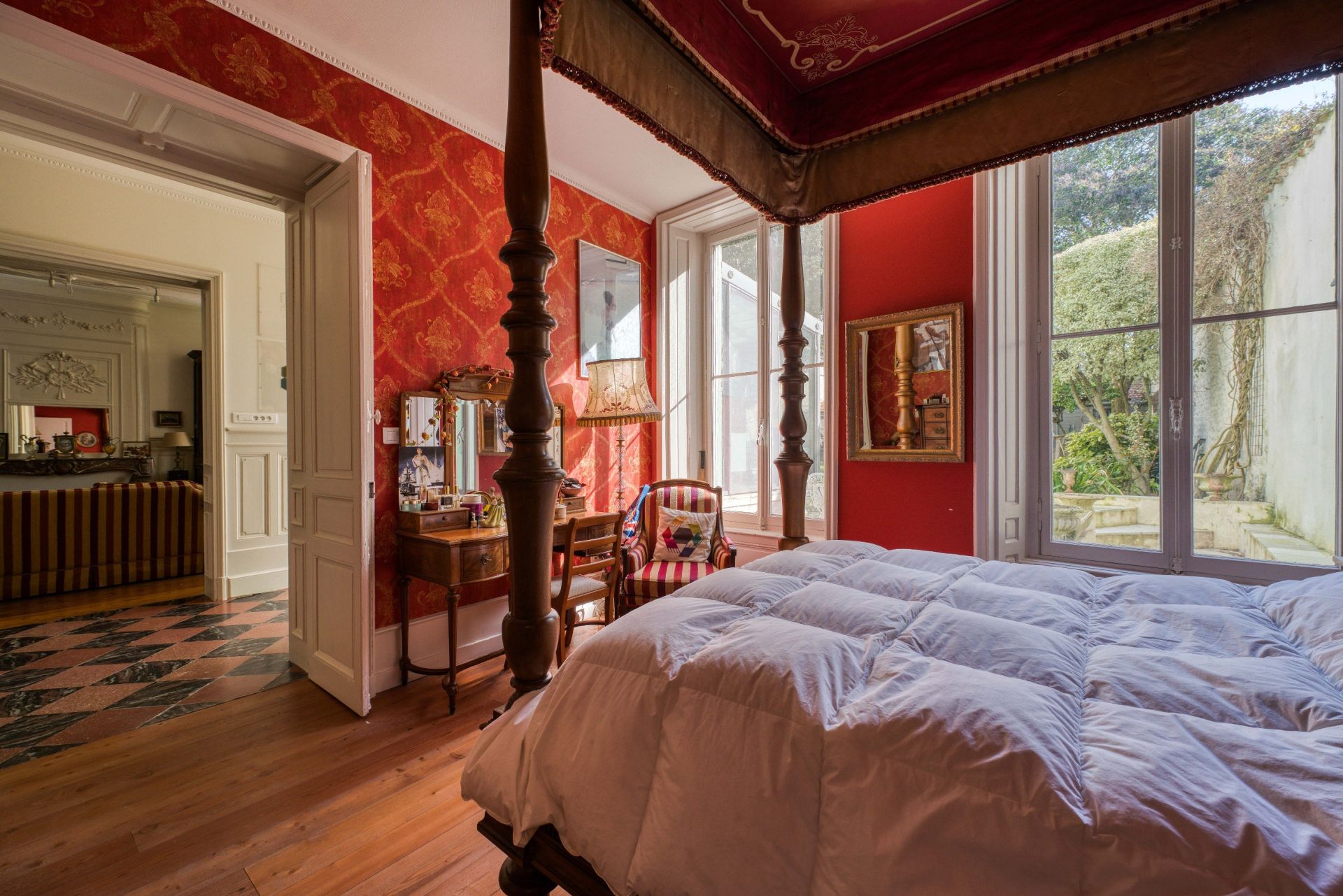prestigious apartment 4 Rooms for sale on LA ROCHELLE (17000)
