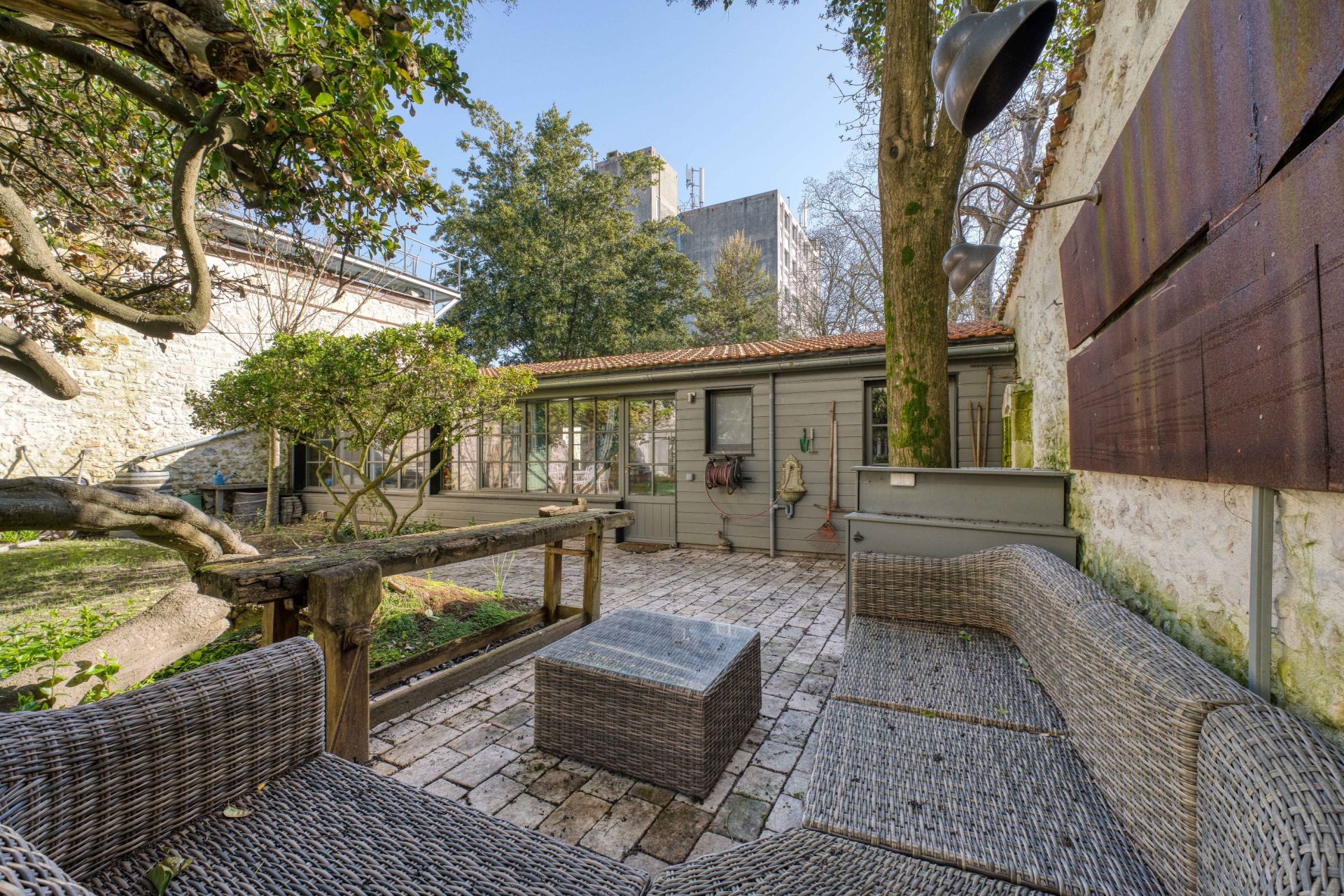 prestigious apartment 4 Rooms for sale on LA ROCHELLE (17000)