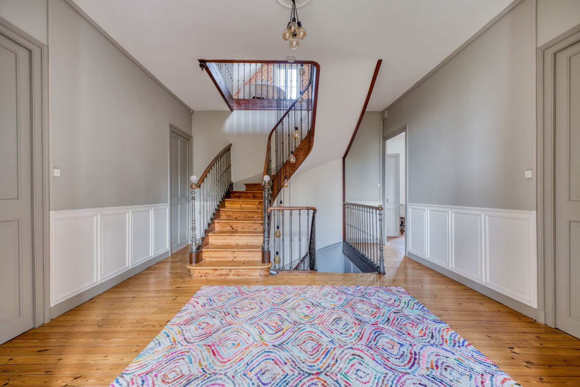 prestigious house 8 Rooms for sale on LA ROCHELLE (17000)