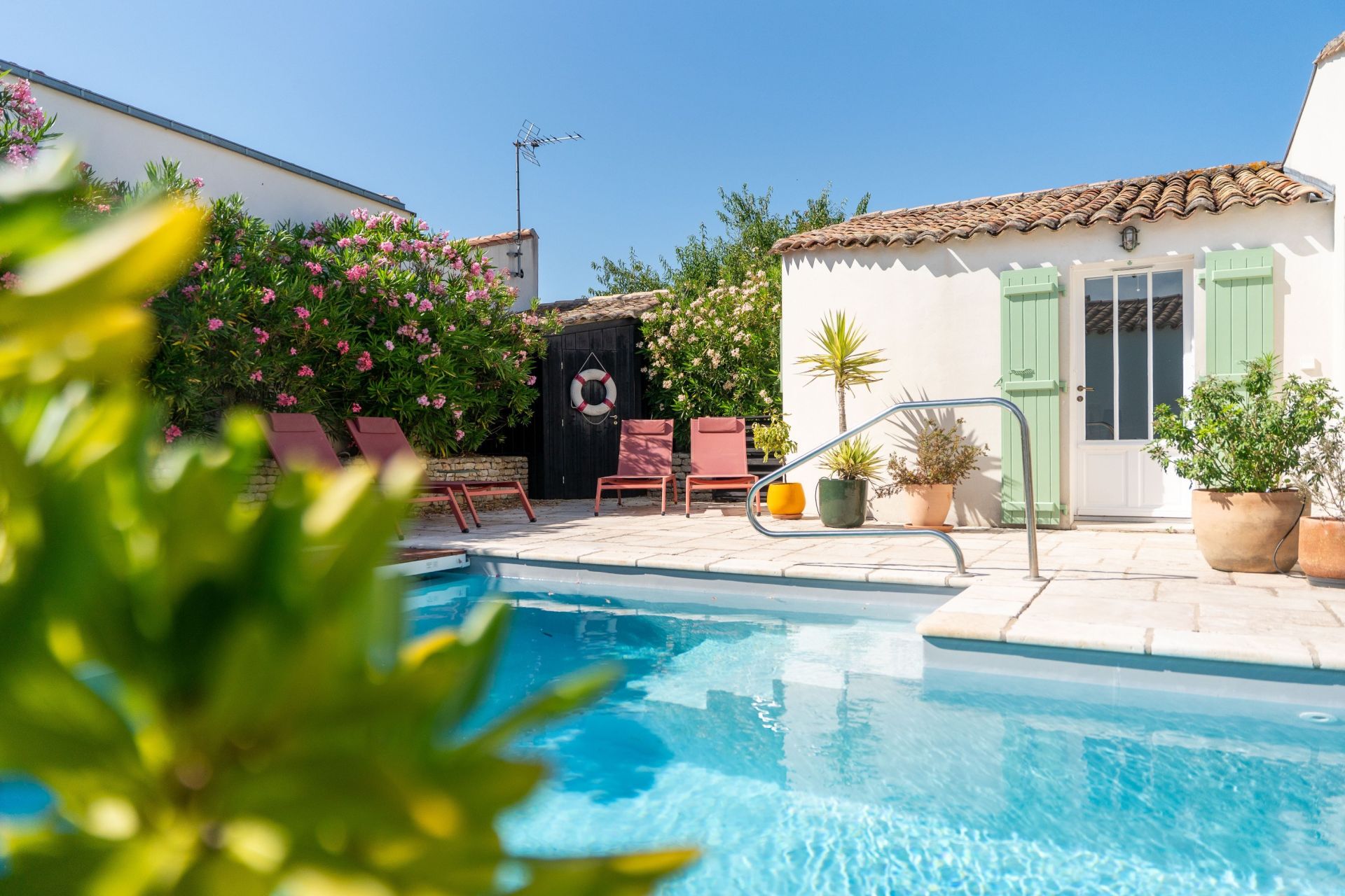 prestigious house 7 Rooms for sale on LOIX (17111)