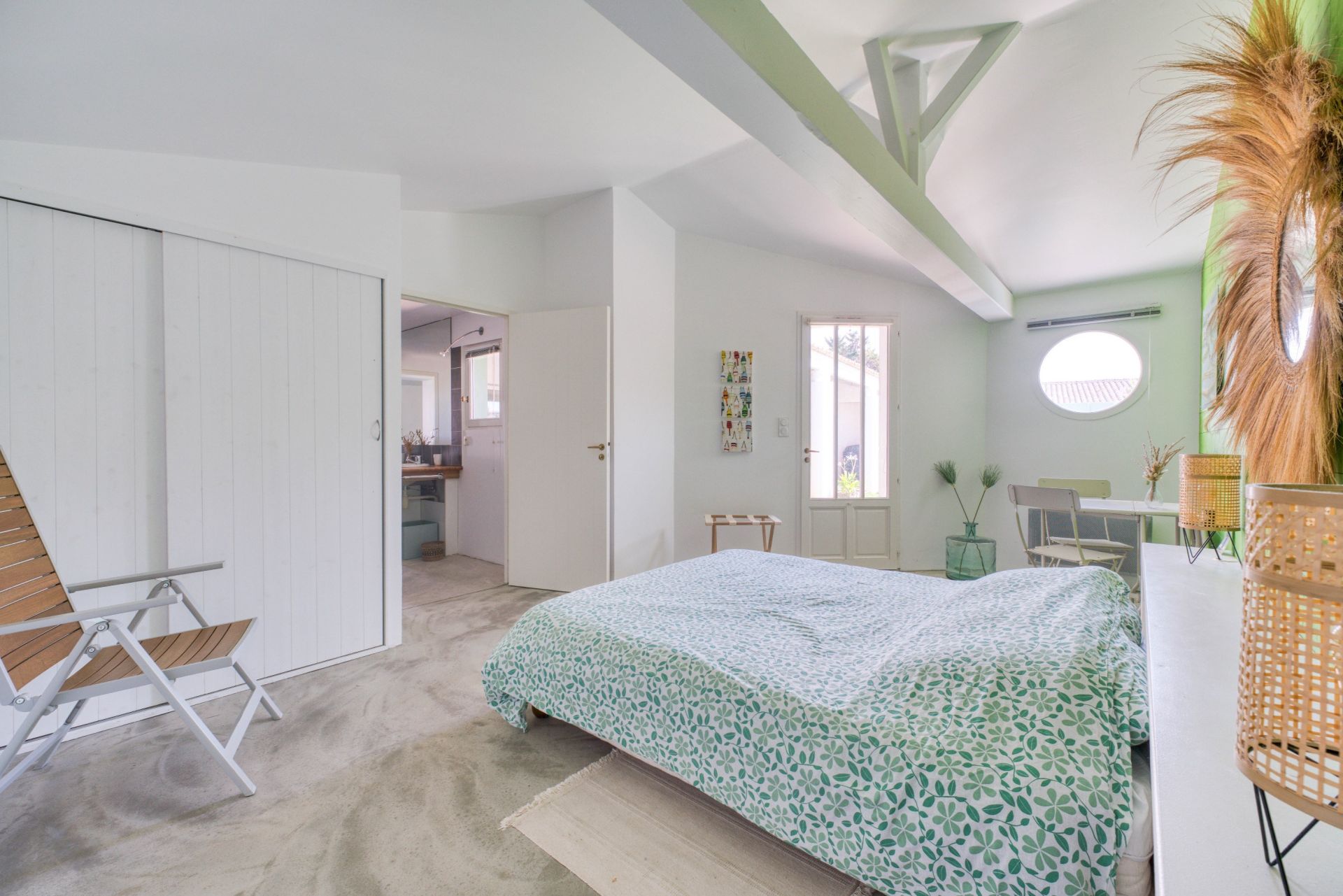 prestigious house 7 Rooms for sale on LOIX (17111)