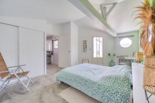 prestigious house 7 Rooms for sale on LOIX (17111)