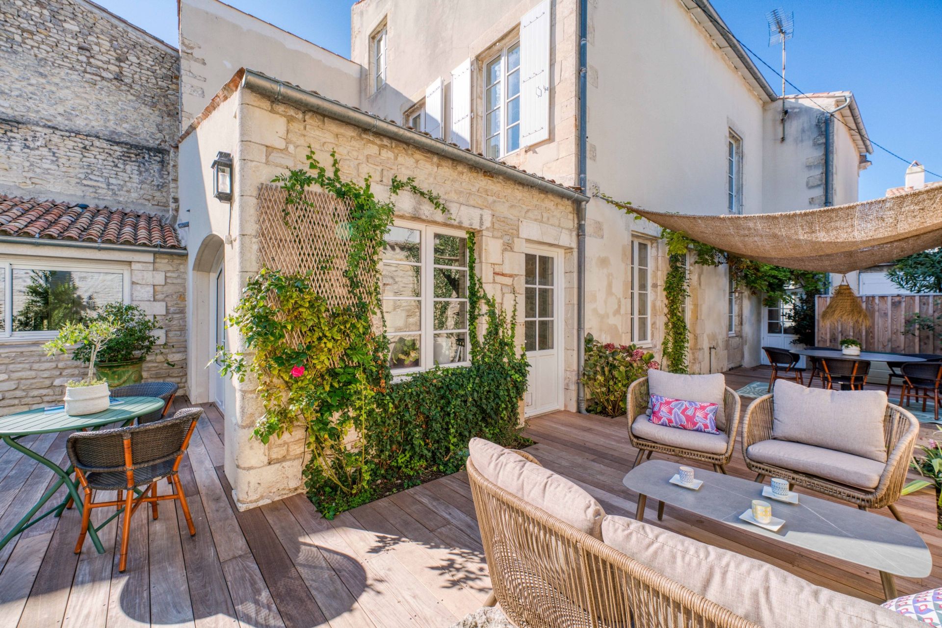 prestigious house 8 Rooms for sale on ST MARTIN DE RE (17410)