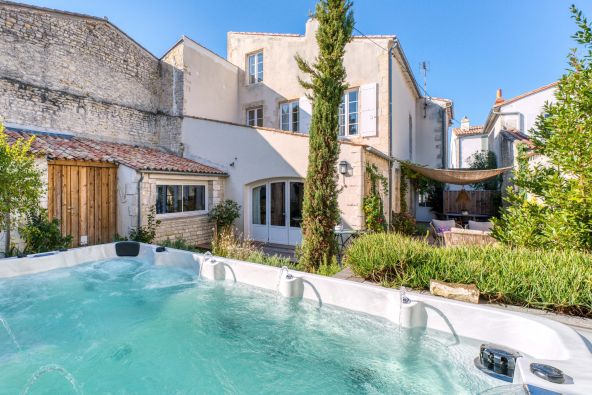 Sale Prestigious house Saint-Martin-de-Ré 8&nbsp;Rooms 225&nbsp;m²
