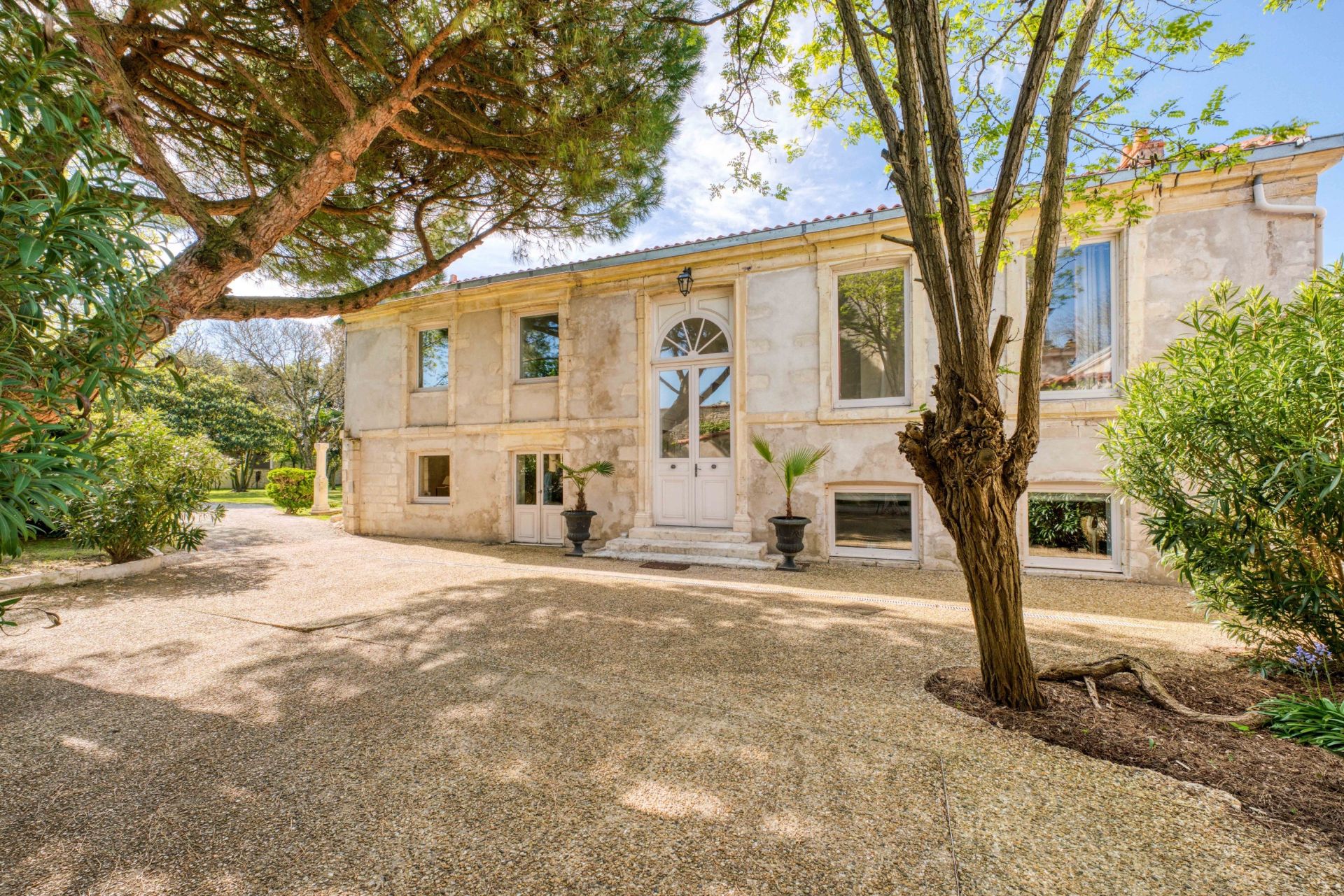 prestigious house 10 Rooms for sale on LA ROCHELLE (17000)