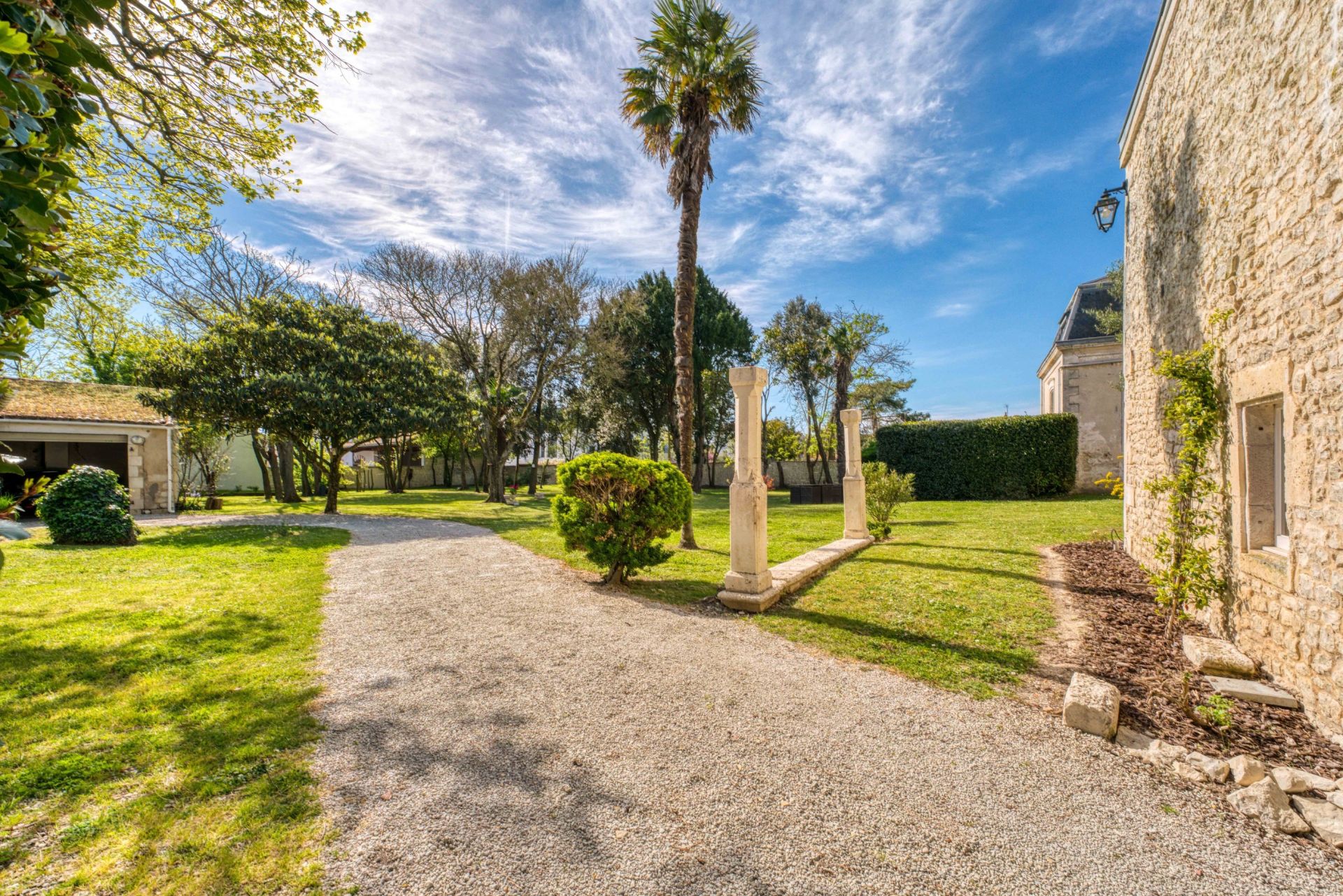 prestigious house 10 Rooms for sale on LA ROCHELLE (17000)