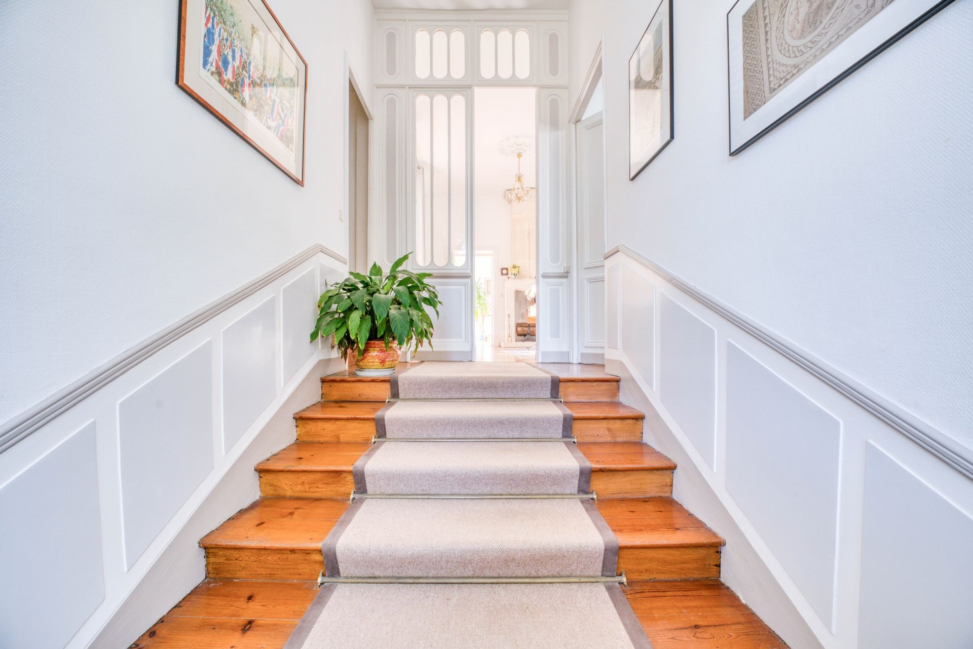prestigious house 10 Rooms for sale on LA ROCHELLE (17000)