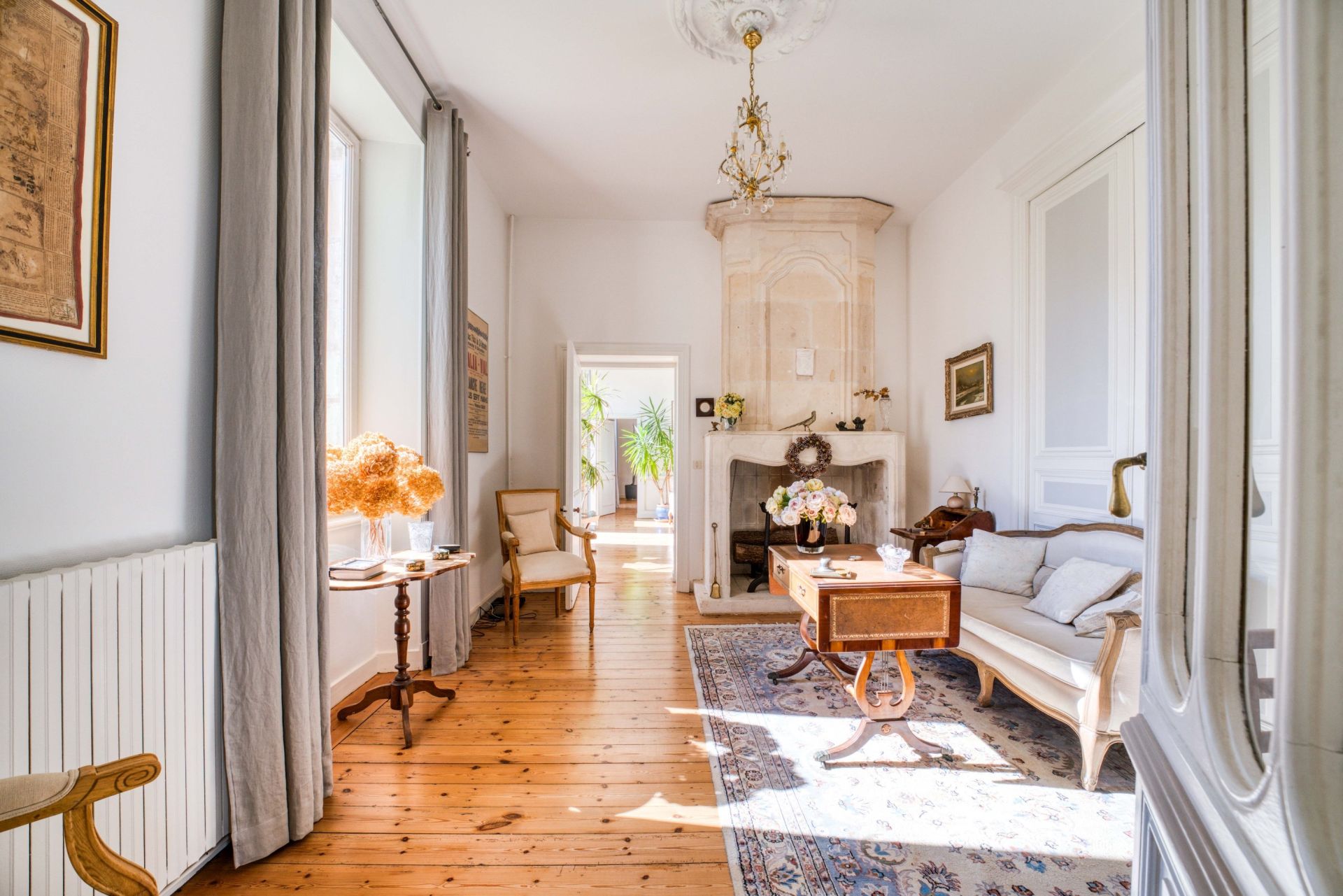 prestigious house 10 Rooms for sale on LA ROCHELLE (17000)