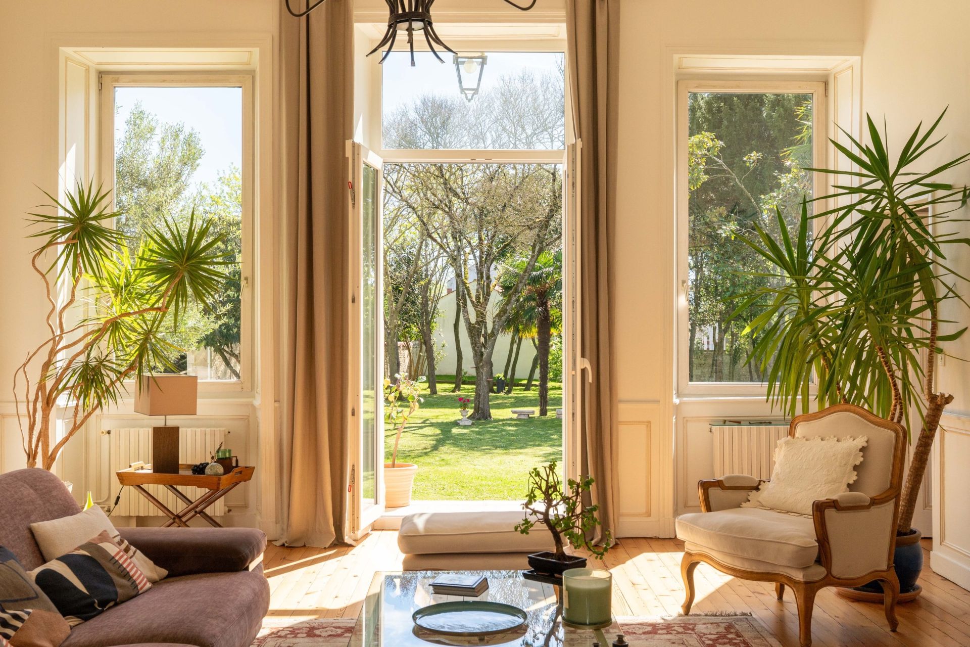 prestigious house 10 Rooms for sale on LA ROCHELLE (17000)