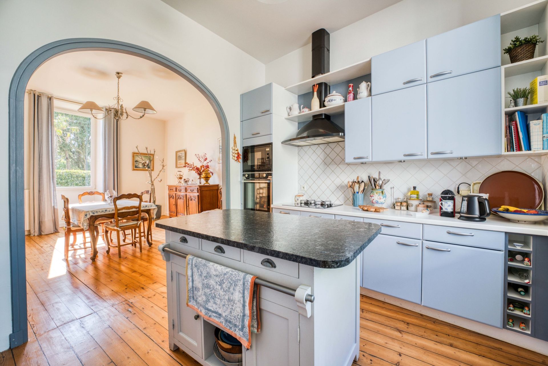 prestigious house 10 Rooms for sale on LA ROCHELLE (17000)