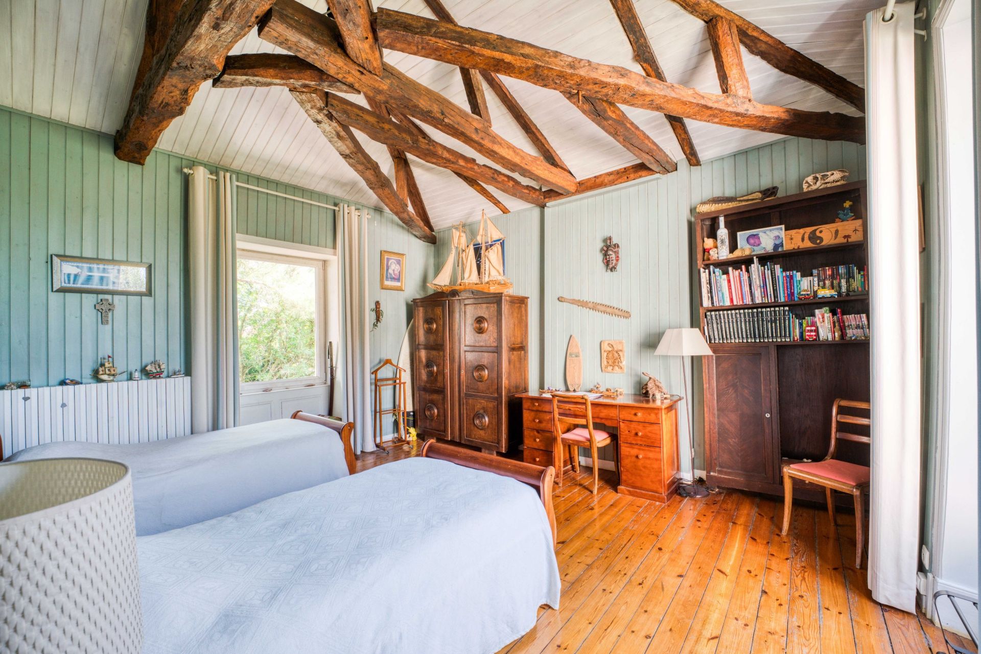 prestigious house 10 Rooms for sale on LA ROCHELLE (17000)