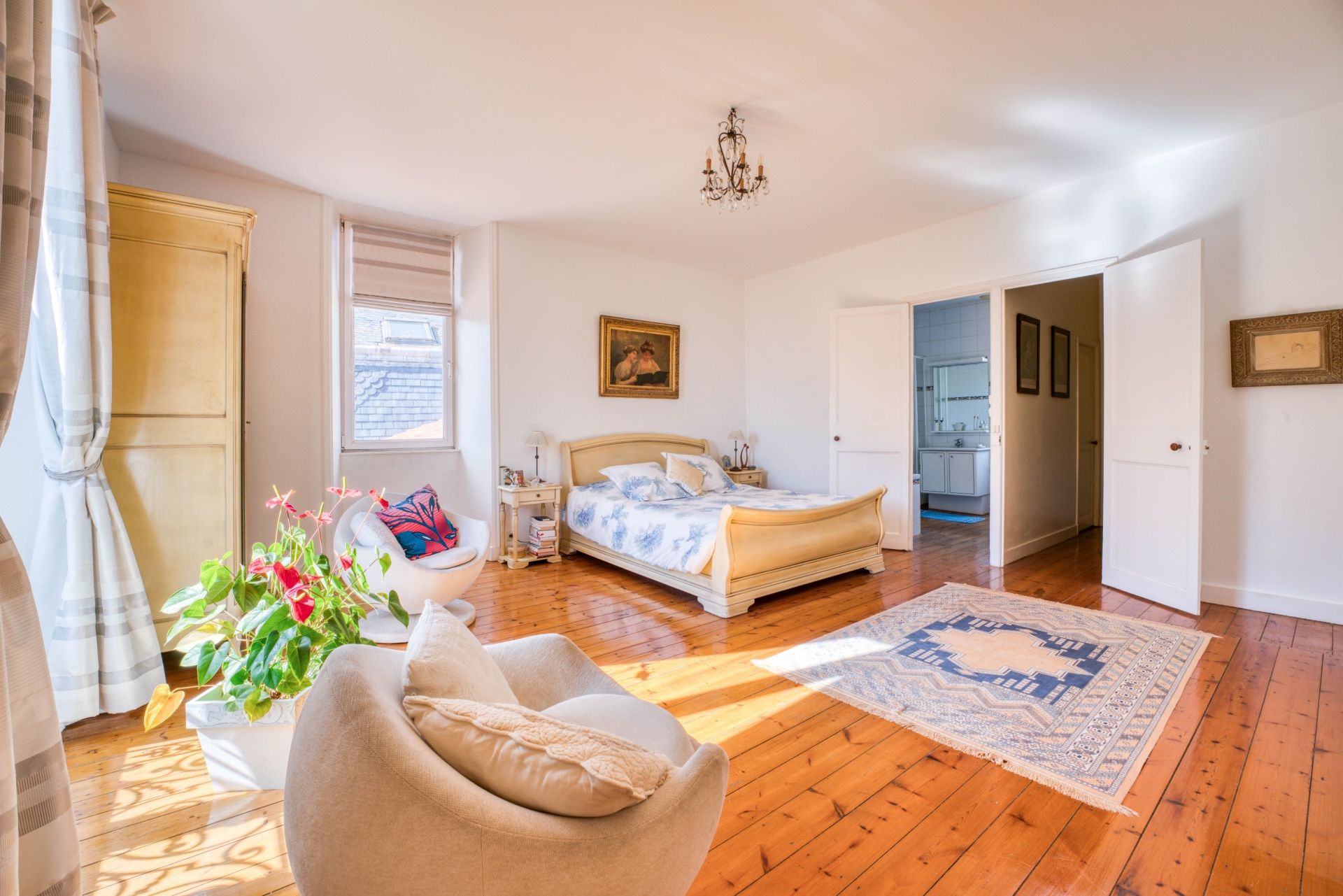 prestigious house 10 Rooms for sale on LA ROCHELLE (17000)