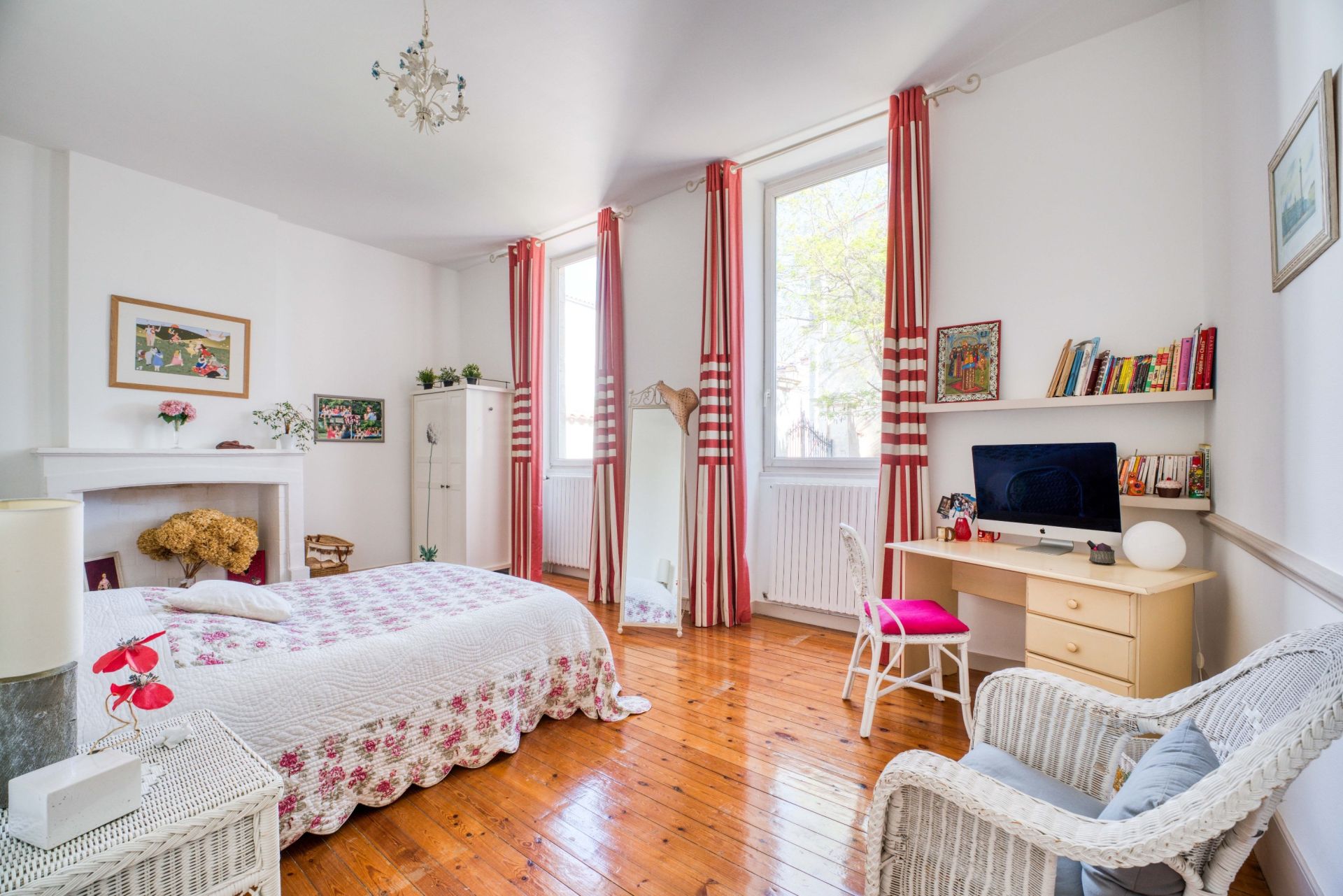 prestigious house 10 Rooms for sale on LA ROCHELLE (17000)