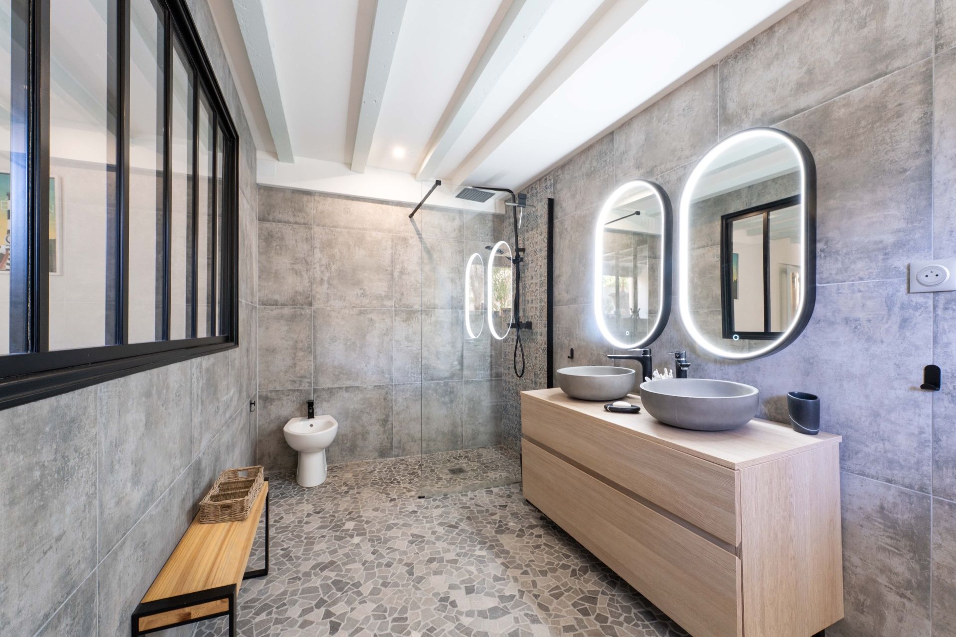 prestigious house 10 Rooms for sale on LA ROCHELLE (17000)