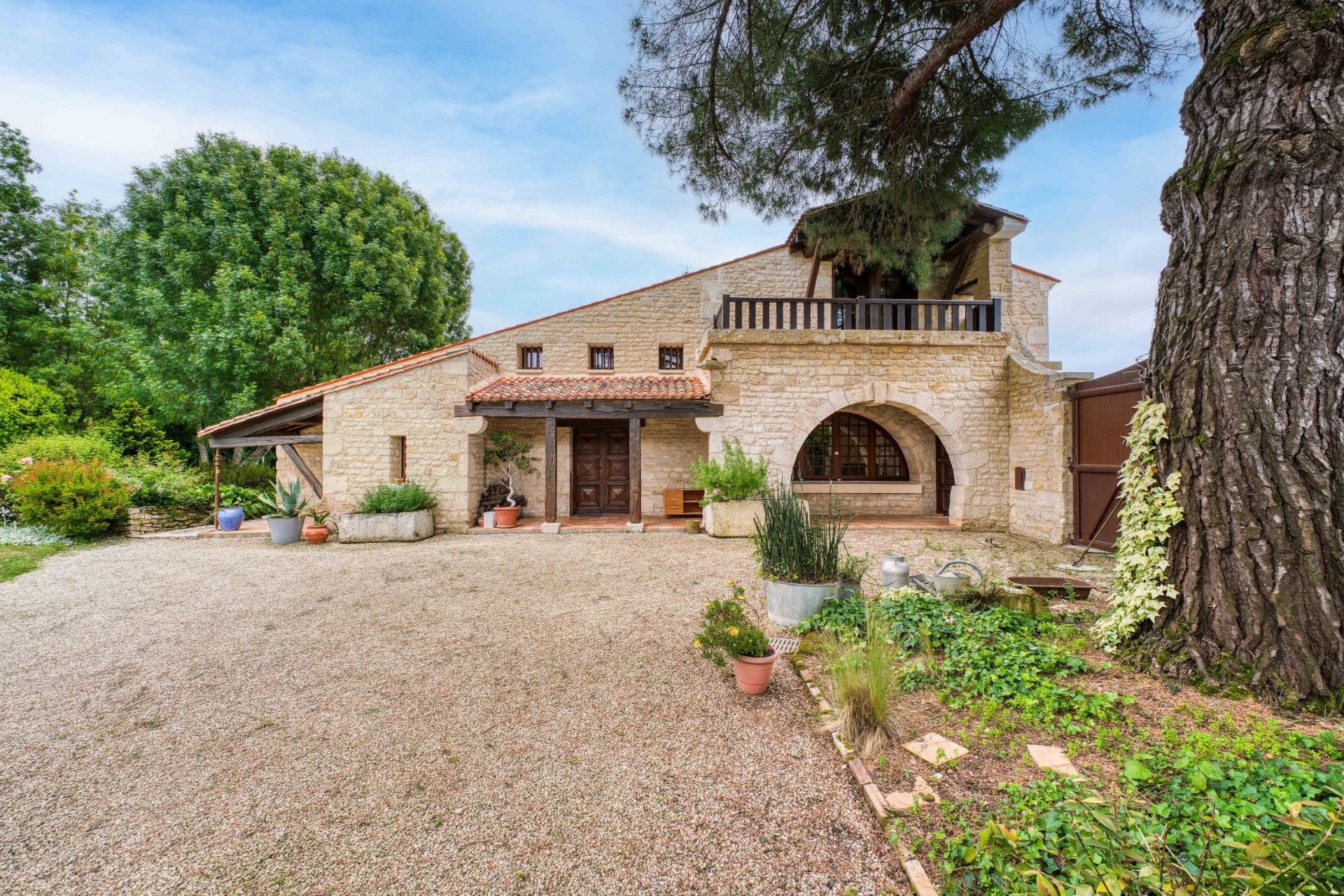 maison de prestige 9 Pièces en vente sur AIGREFEUILLE D AUNIS (17290)
