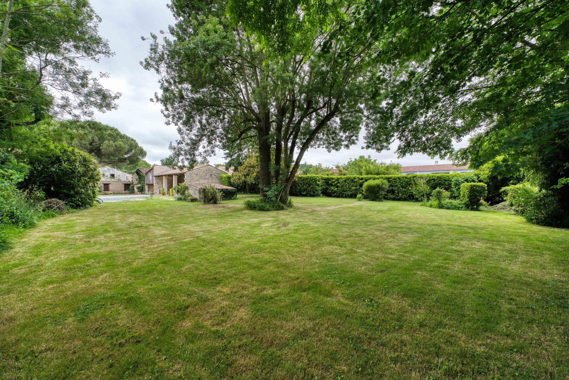 maison de prestige 9 Pièces en vente sur AIGREFEUILLE D AUNIS (17290)