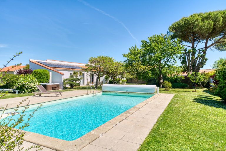 maison de prestige 7 Pièces en vente sur DOMPIERRE SUR MER (17139)