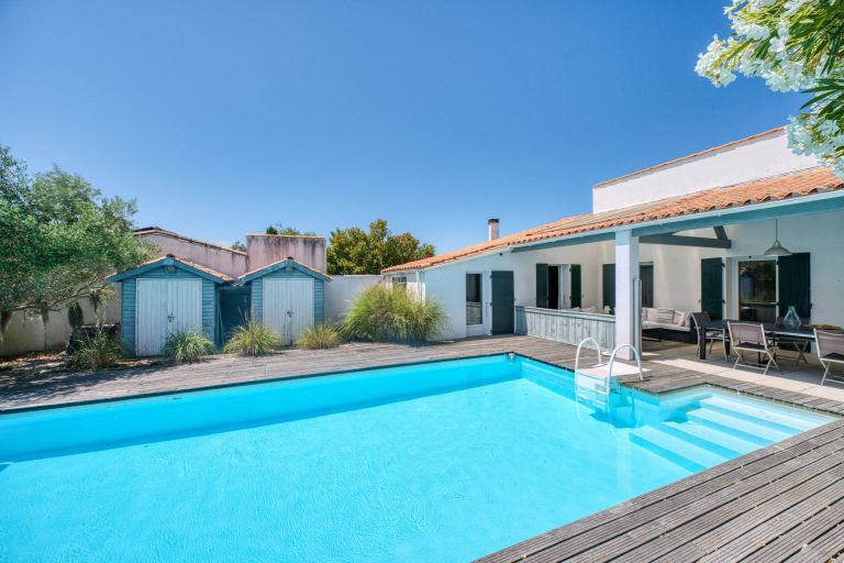 prestigious house 6 Rooms for sale on RIVEDOUX PLAGE (17940)