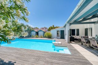 prestigious house 6 Rooms for sale on RIVEDOUX PLAGE (17940)