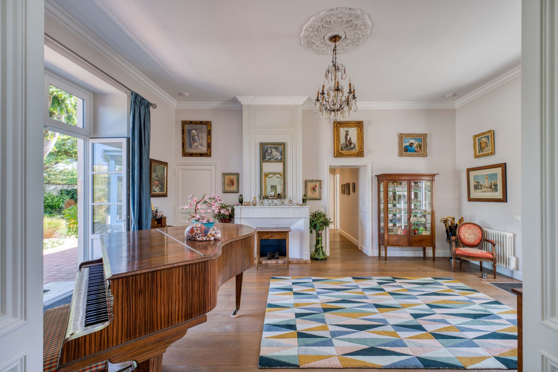 prestigious house 9 Rooms for sale on DOMPIERRE SUR MER (17139)
