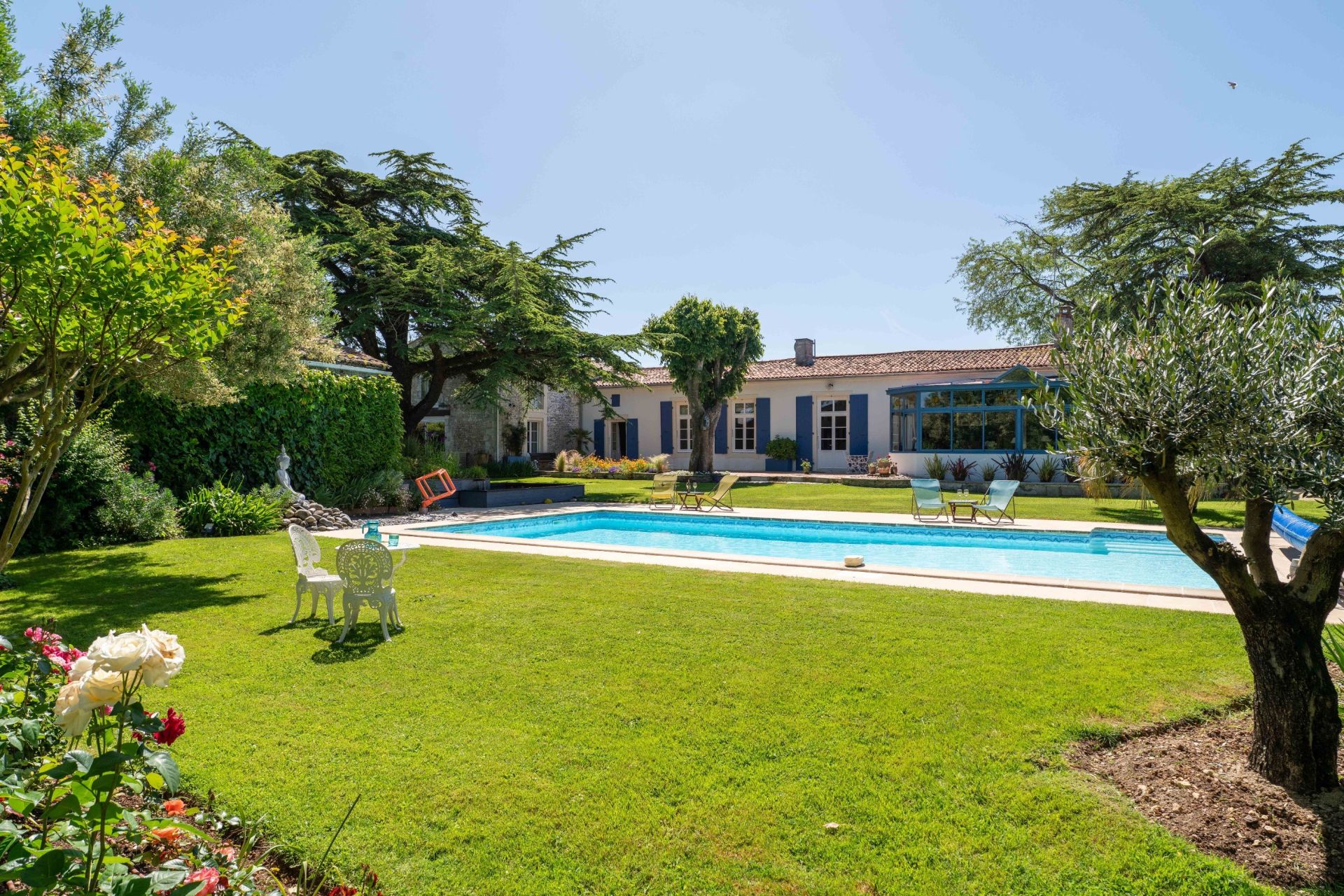 prestigious house 9 Rooms for sale on DOMPIERRE SUR MER (17139)