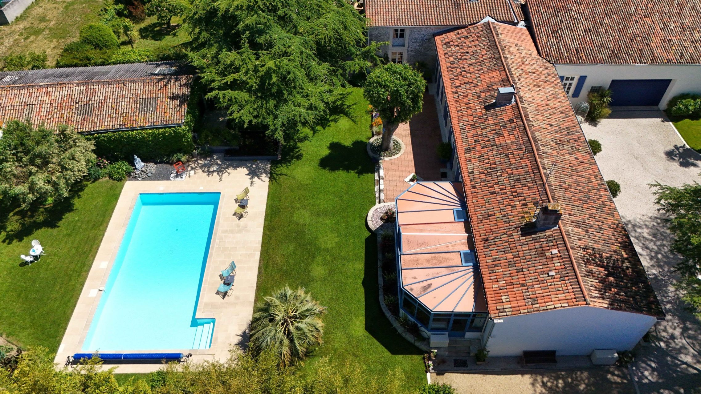 prestigious house 9 Rooms for sale on DOMPIERRE SUR MER (17139)