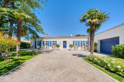 Sale Prestigious house Dompierre-sur-Mer 9&nbsp;Rooms 310&nbsp;m²
