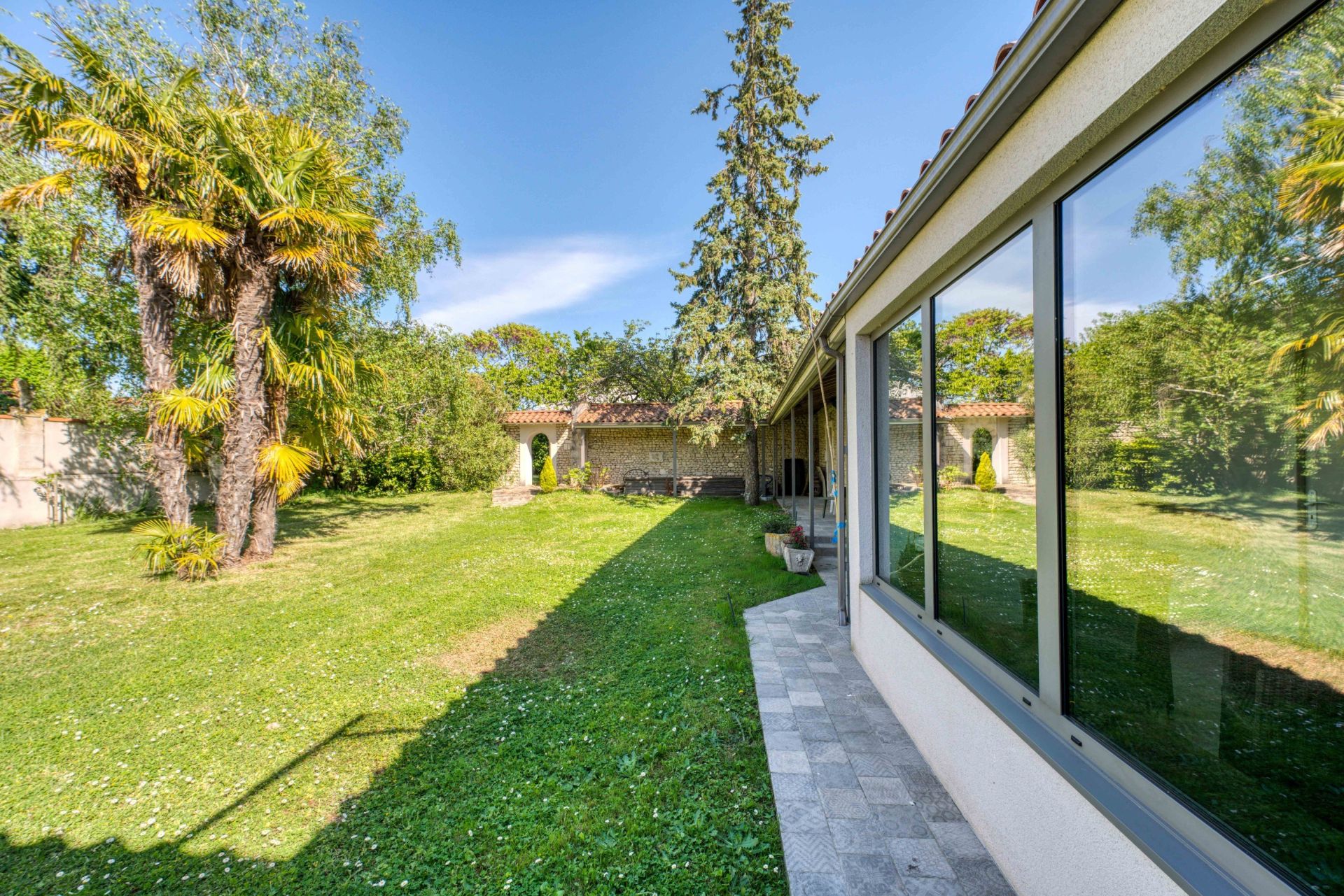 maison de prestige 8 Pièces en vente sur LAGORD (17140)