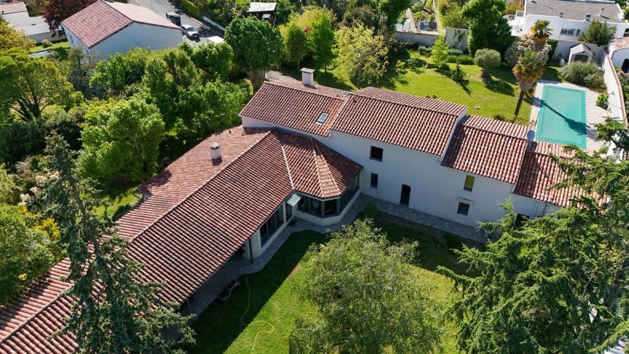 maison de prestige 8 Pièces en vente sur LAGORD (17140)
