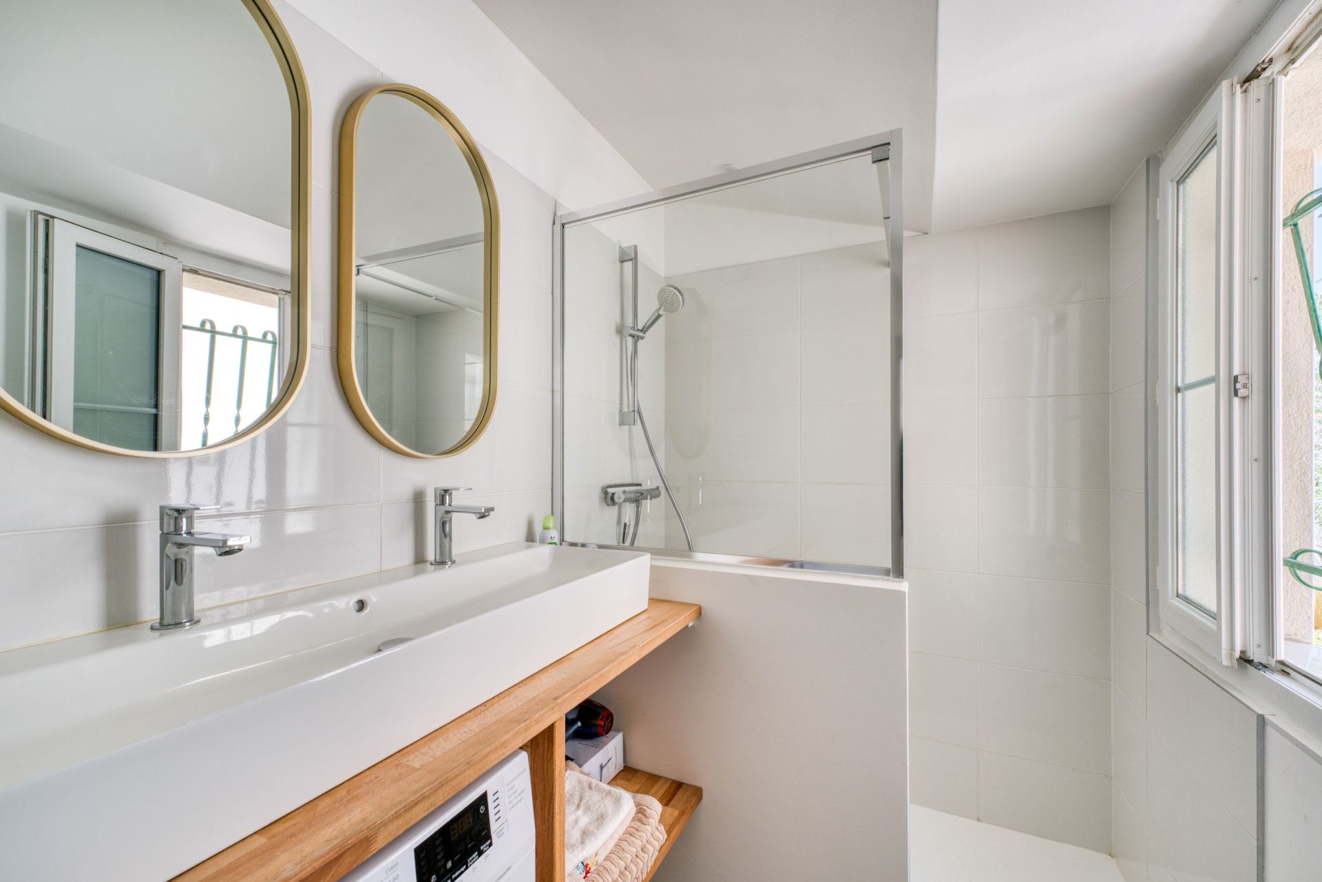 prestigious house 4 Rooms for sale on LA ROCHELLE (17000)