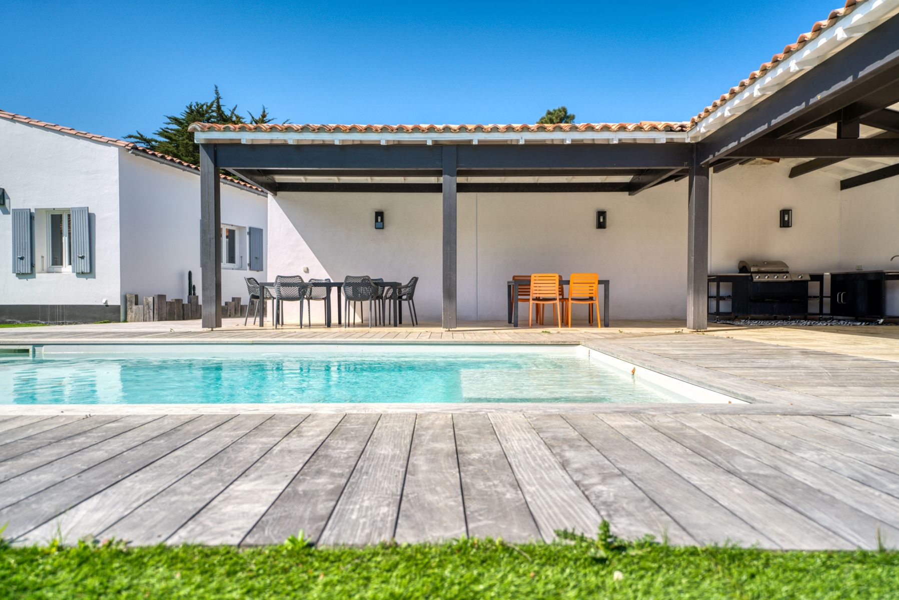 prestigious house 9 Rooms for sale on RIVEDOUX PLAGE (17940)